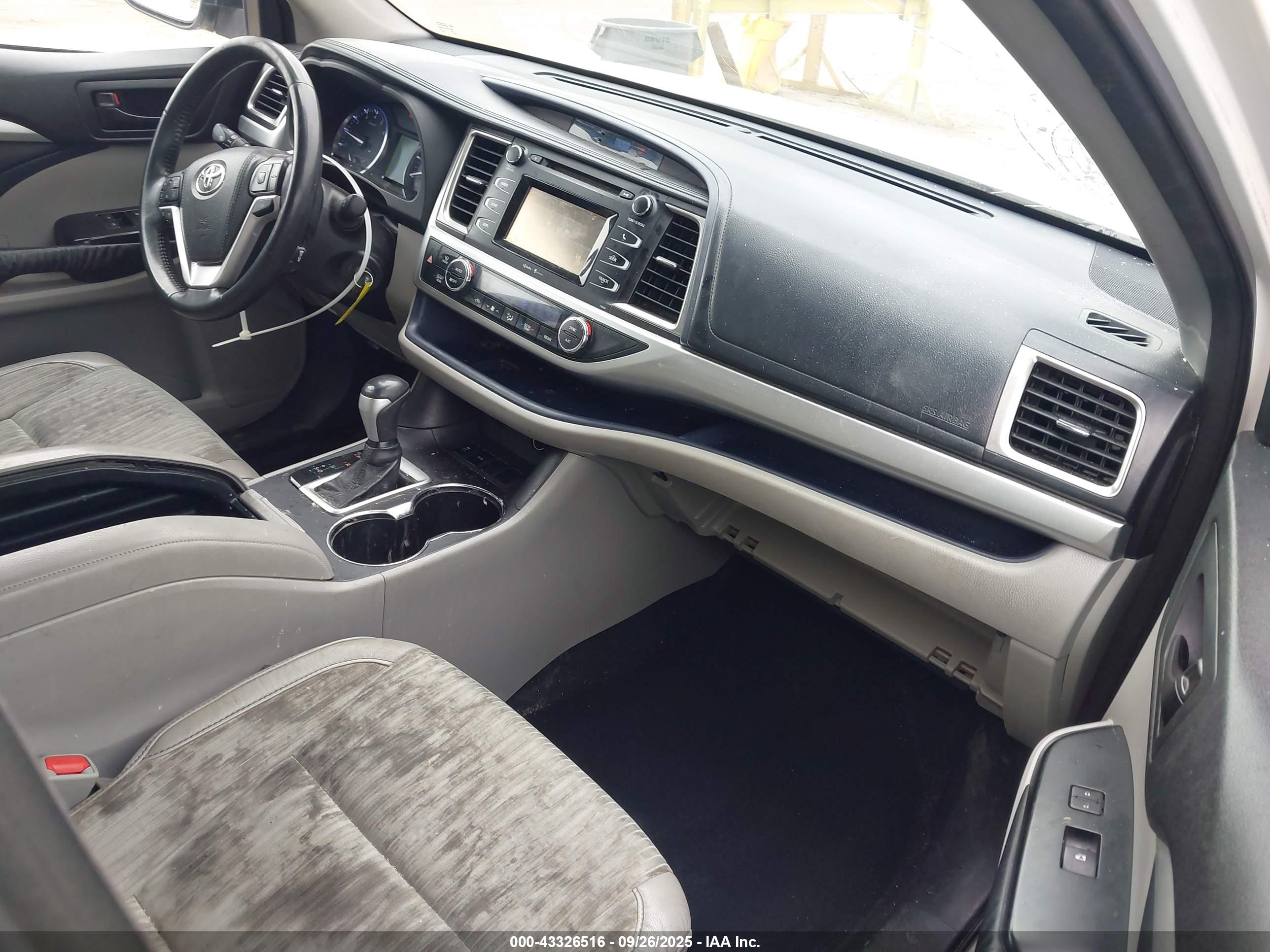 TOYOTA HIGHLANDER image 5