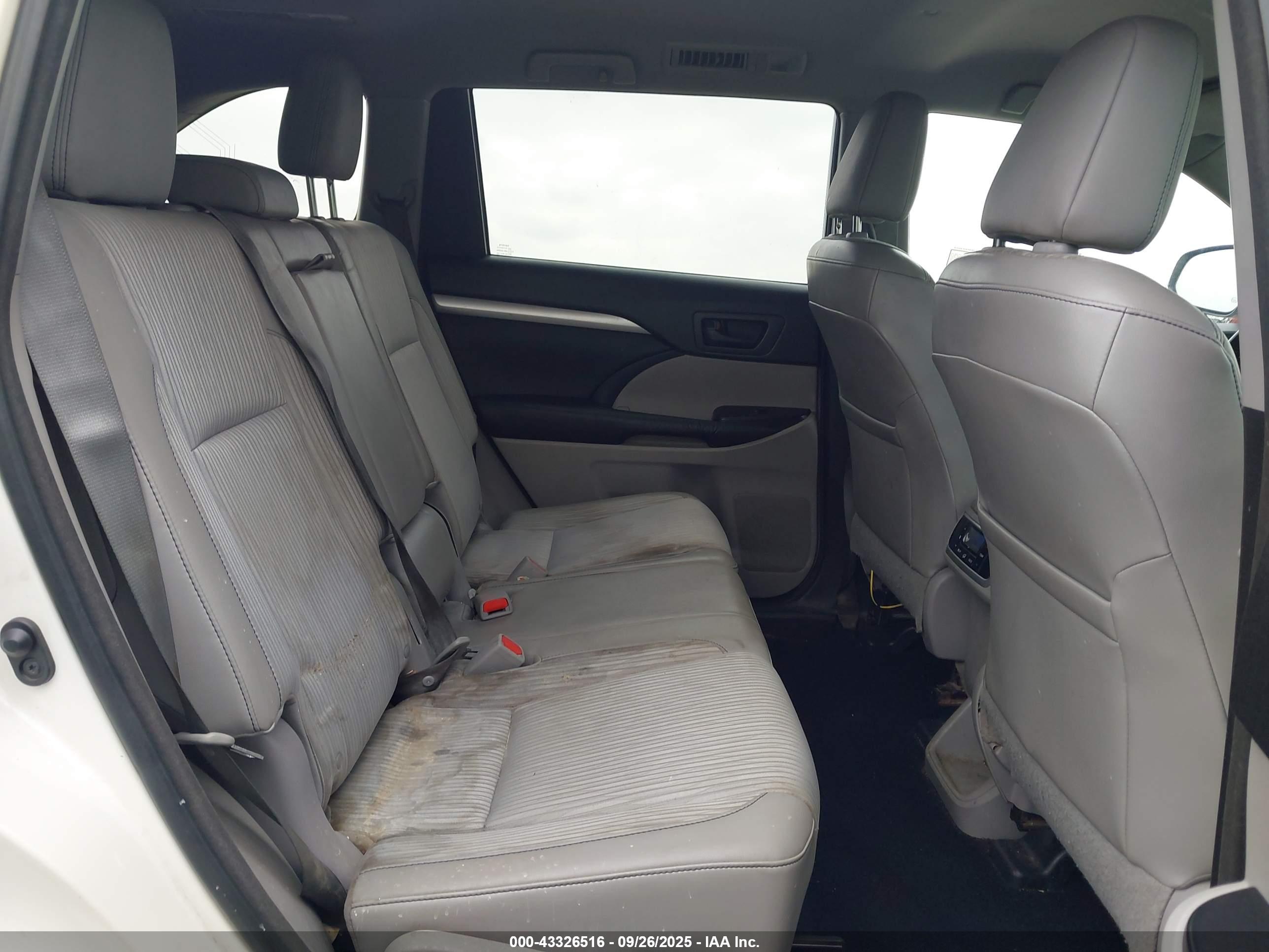 TOYOTA HIGHLANDER image 8