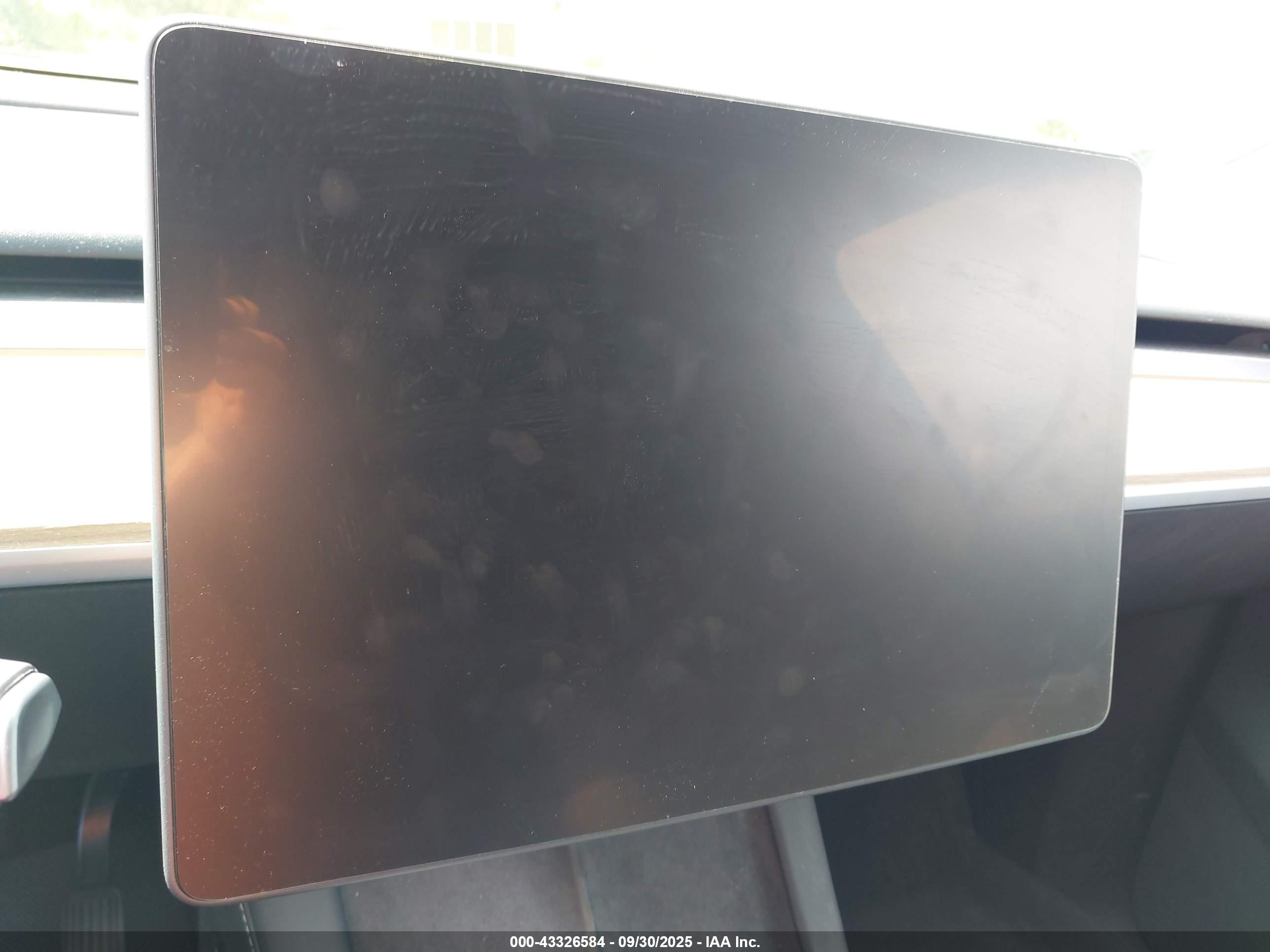 TESLA MODEL image 7