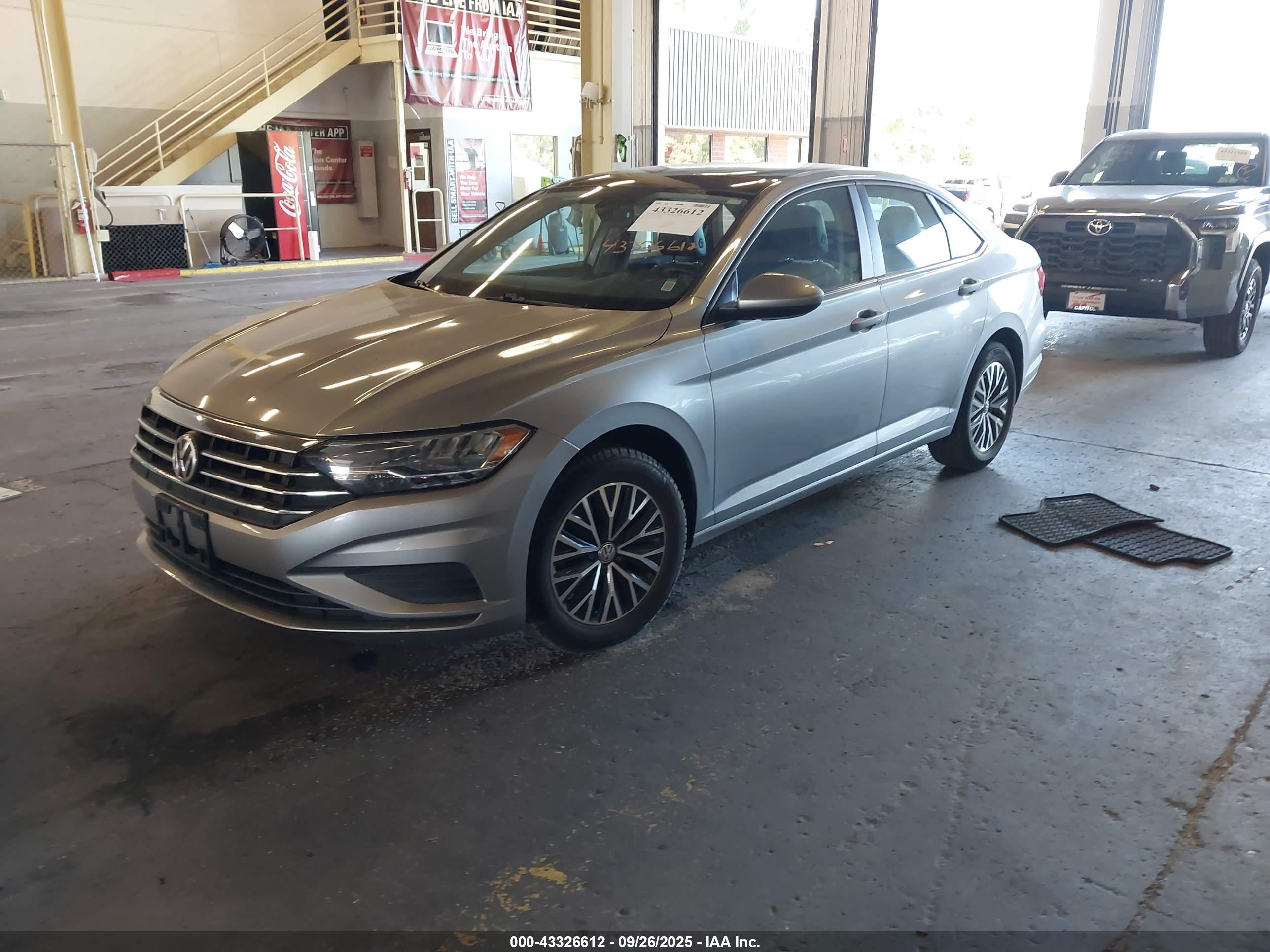 VOLKSWAGEN JETTA image 2