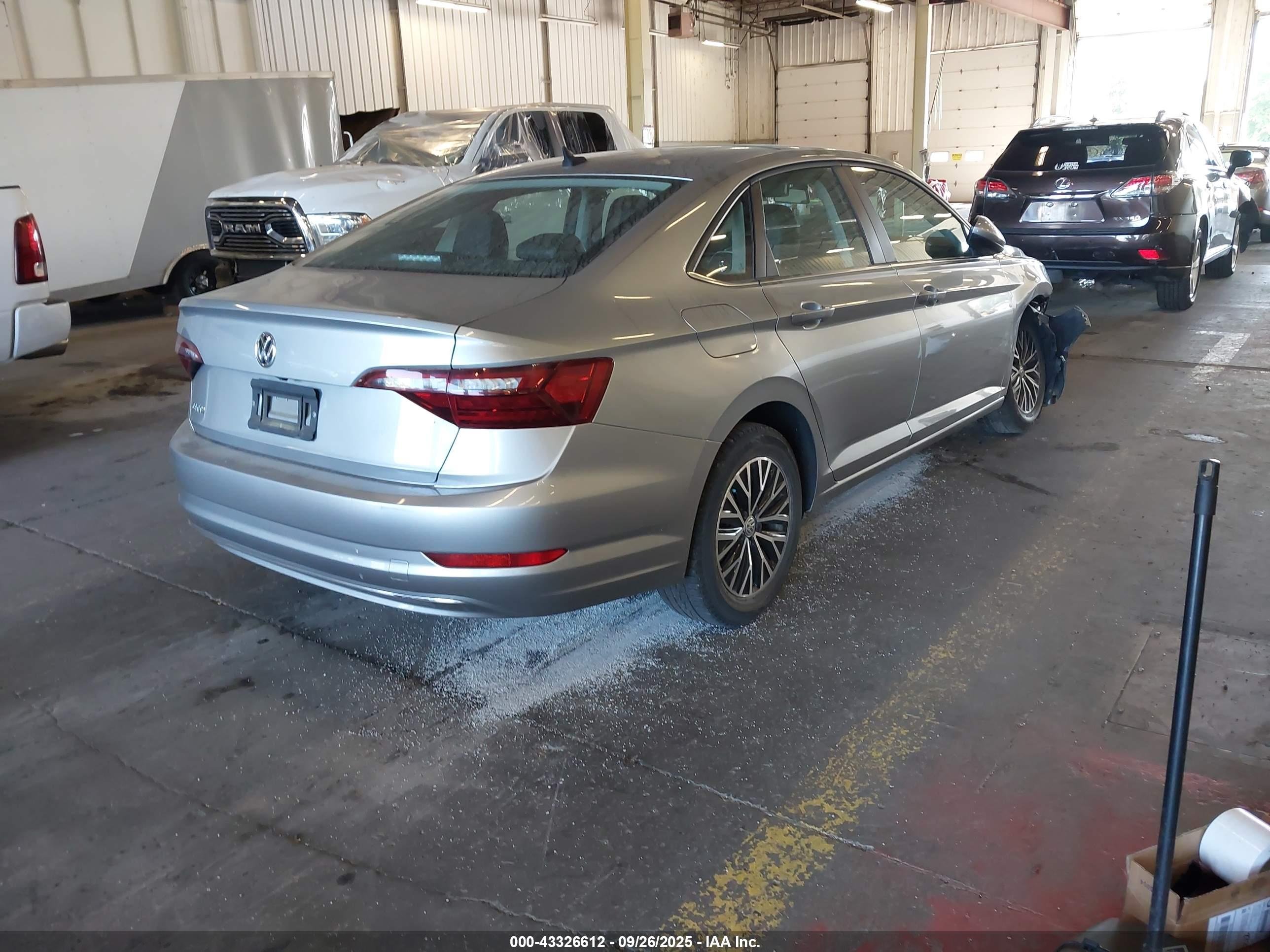 VOLKSWAGEN JETTA image 4
