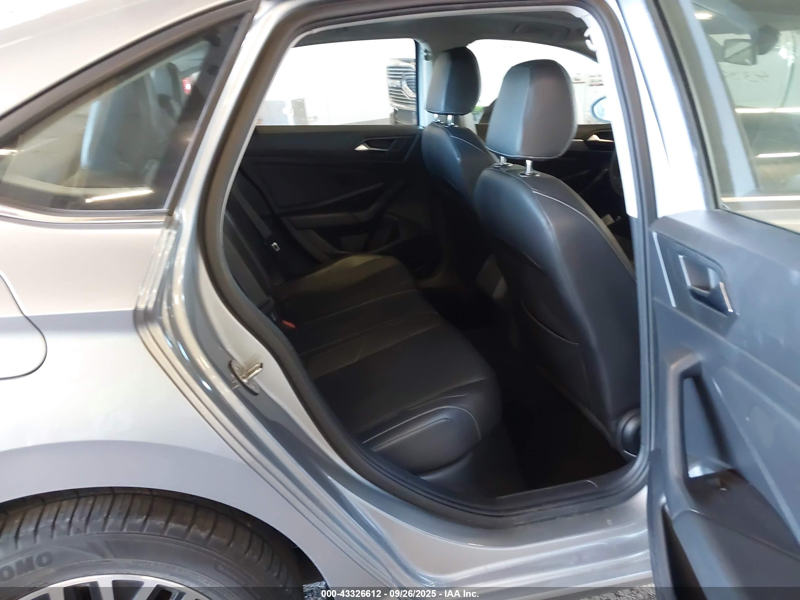 VOLKSWAGEN JETTA image 8