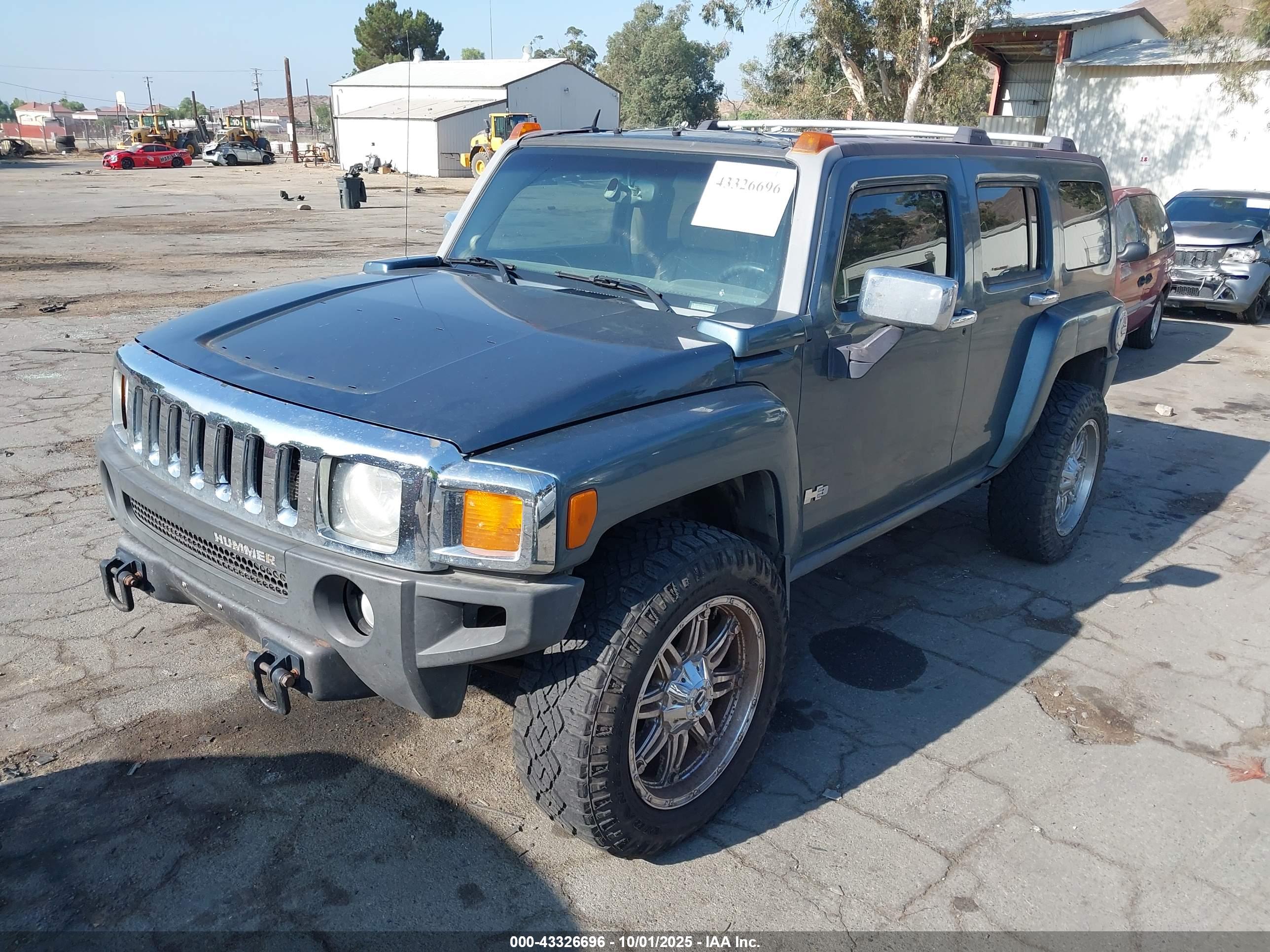 HUMMER H3 image 2
