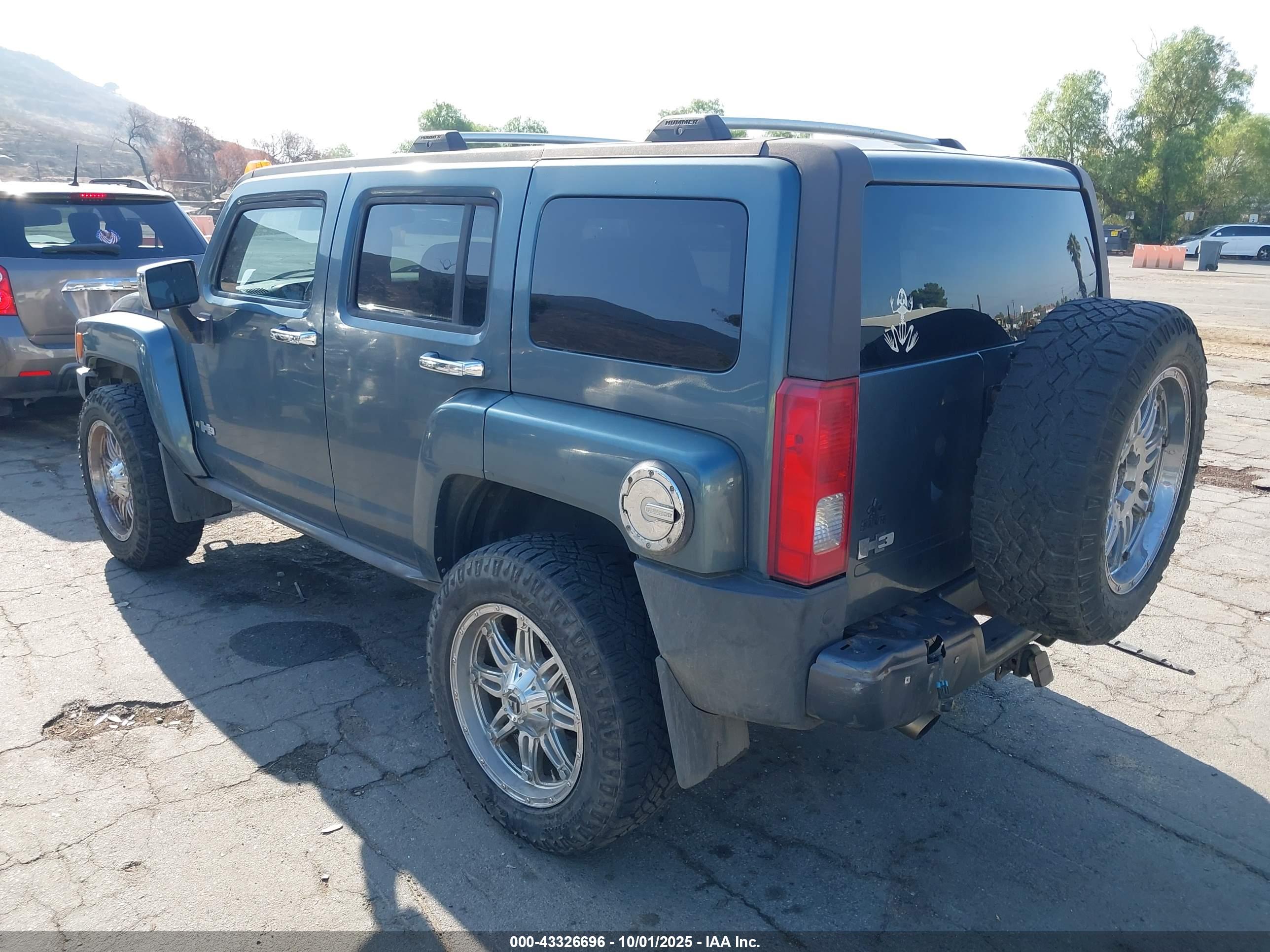 HUMMER H3 image 3