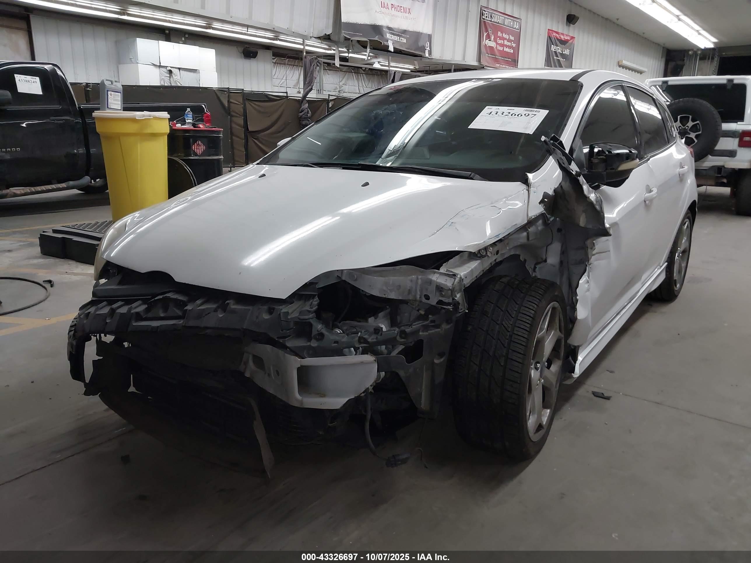 FORD FOCUS image 2