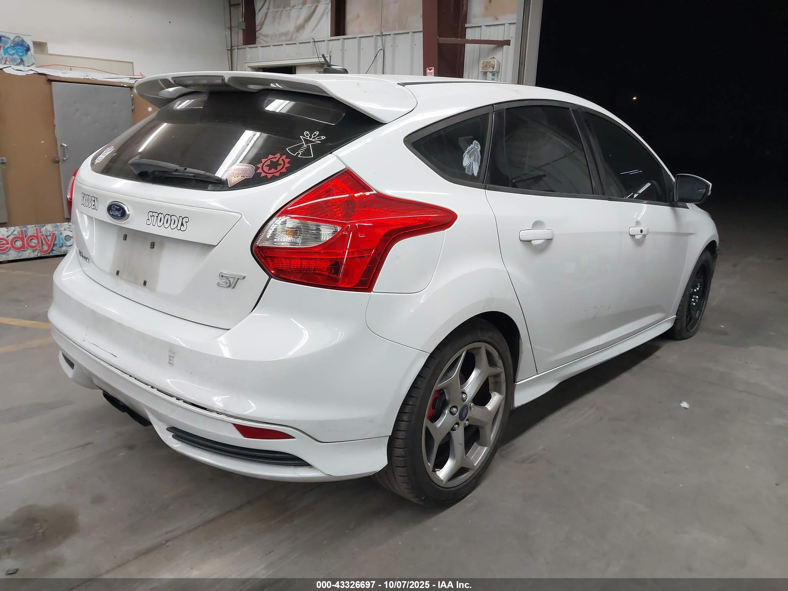 FORD FOCUS image 4