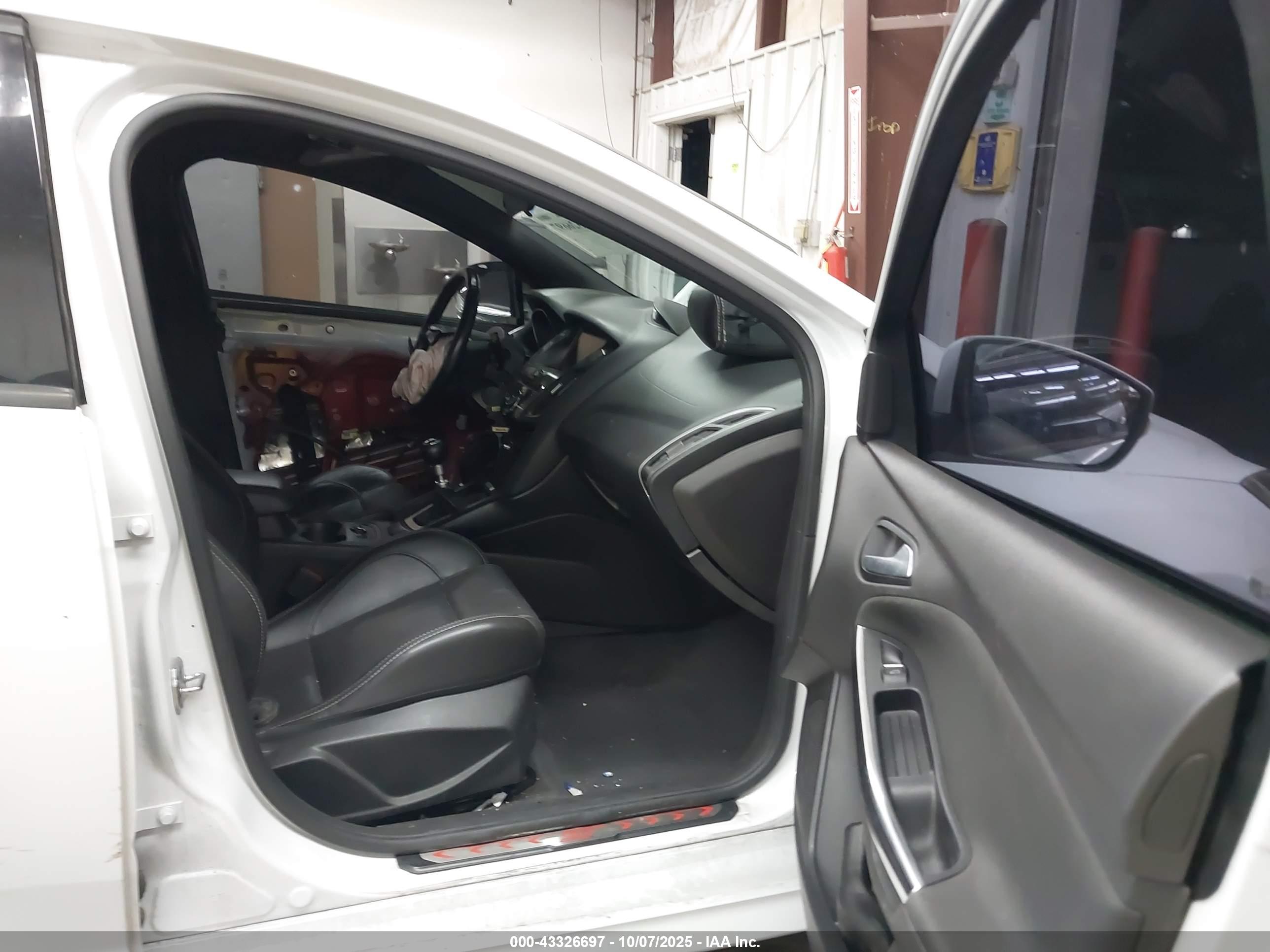 FORD FOCUS image 5