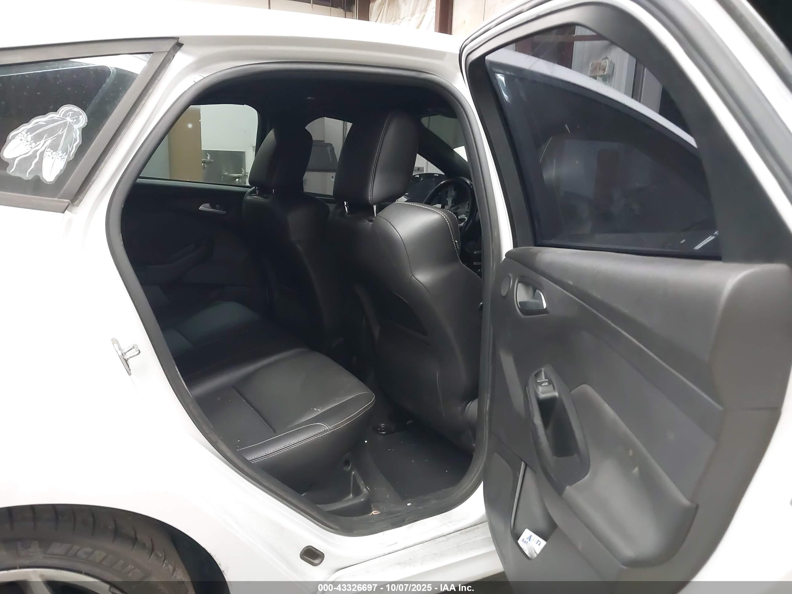 FORD FOCUS image 8