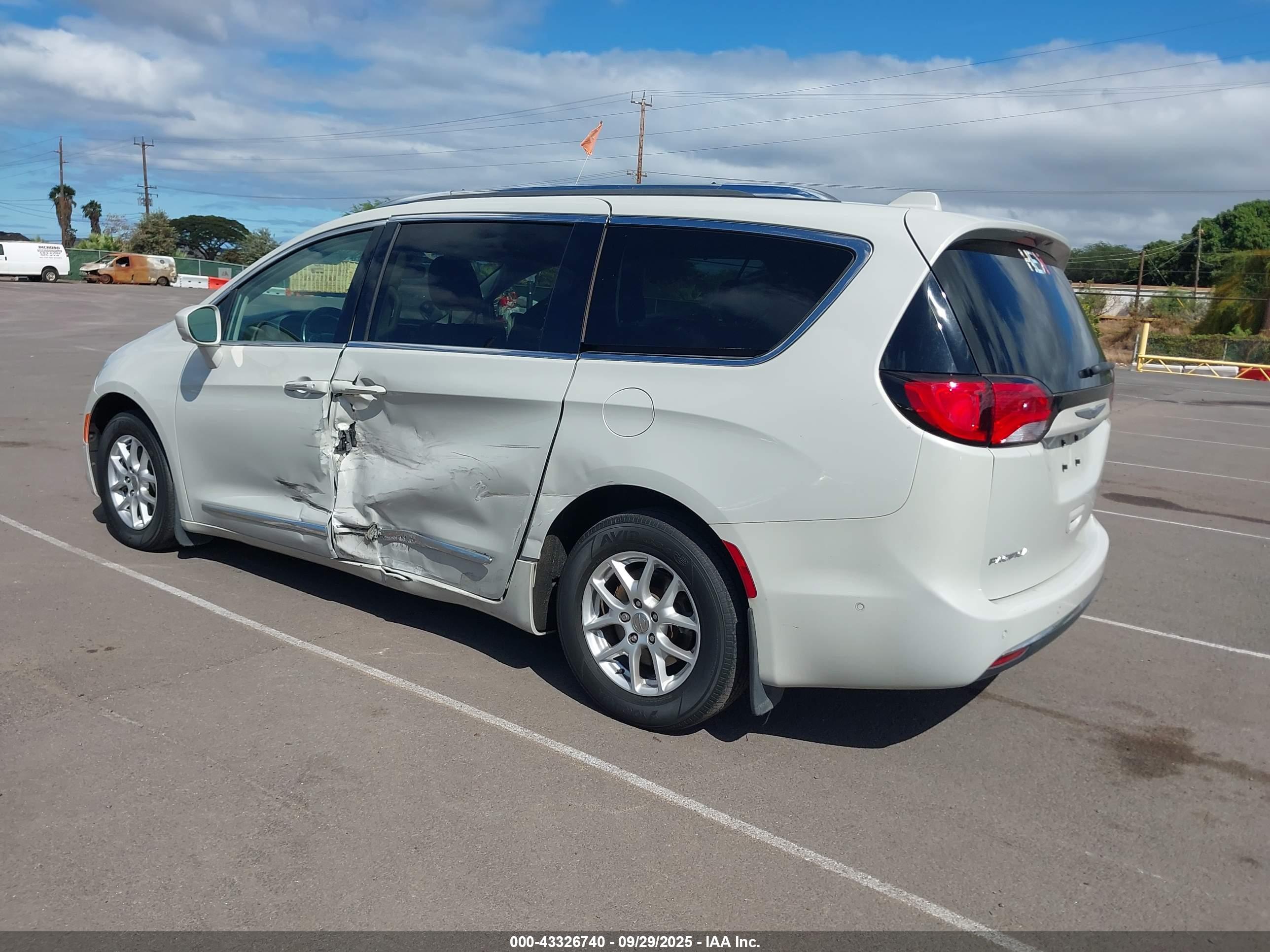 CHRYSLER PACIFICA image 3