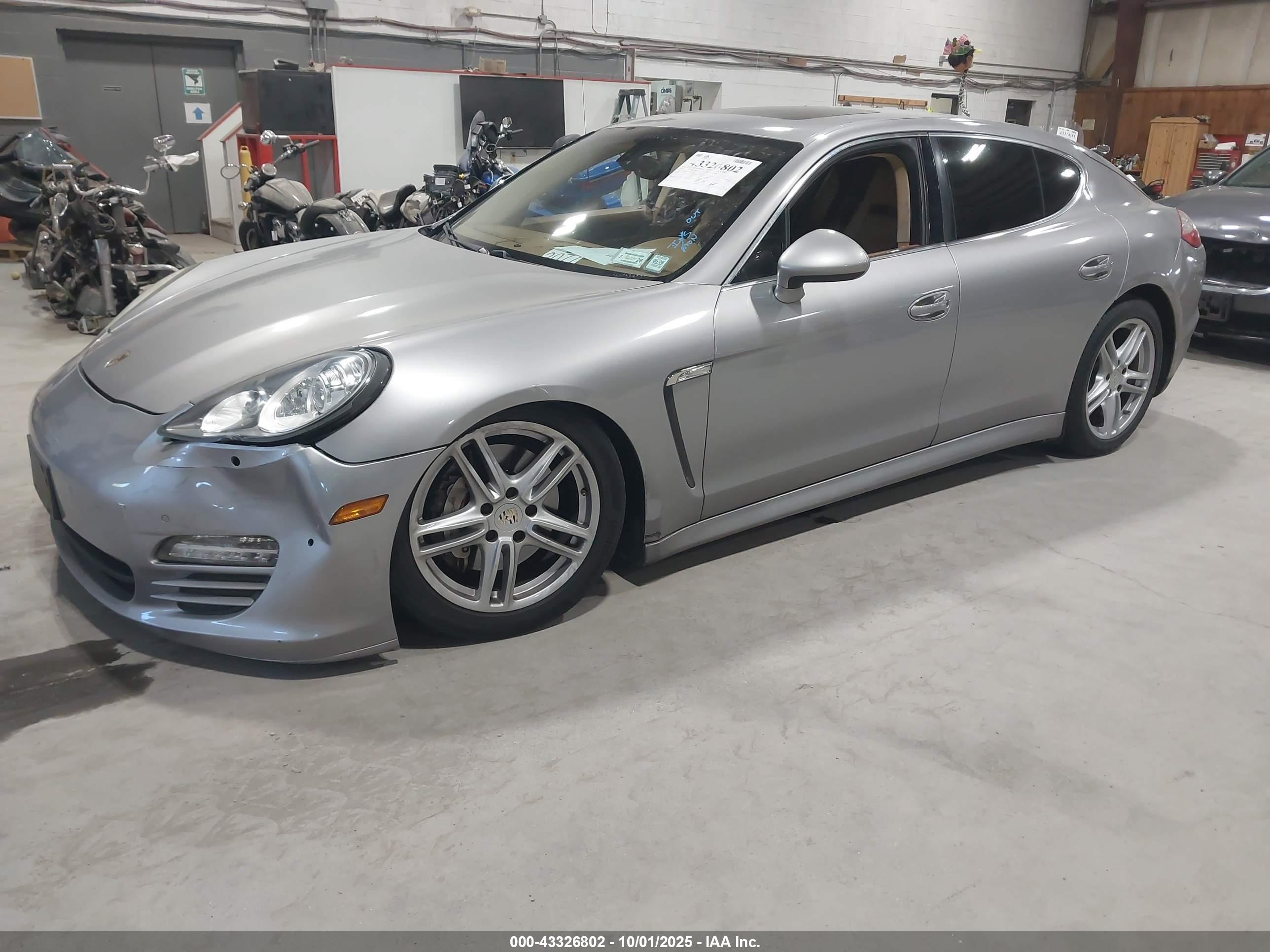 PORSCHE PANAMERA image 2