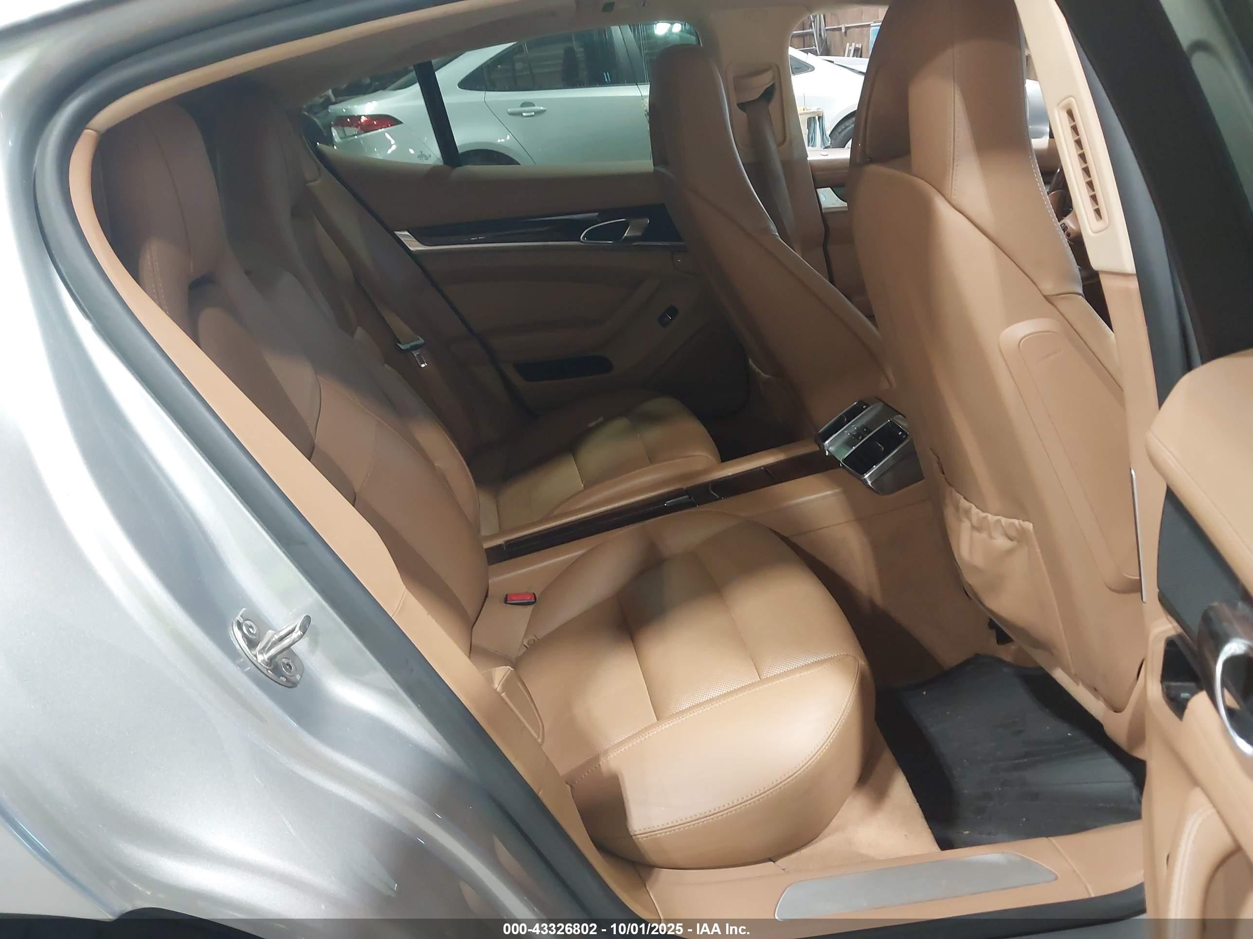 PORSCHE PANAMERA image 8
