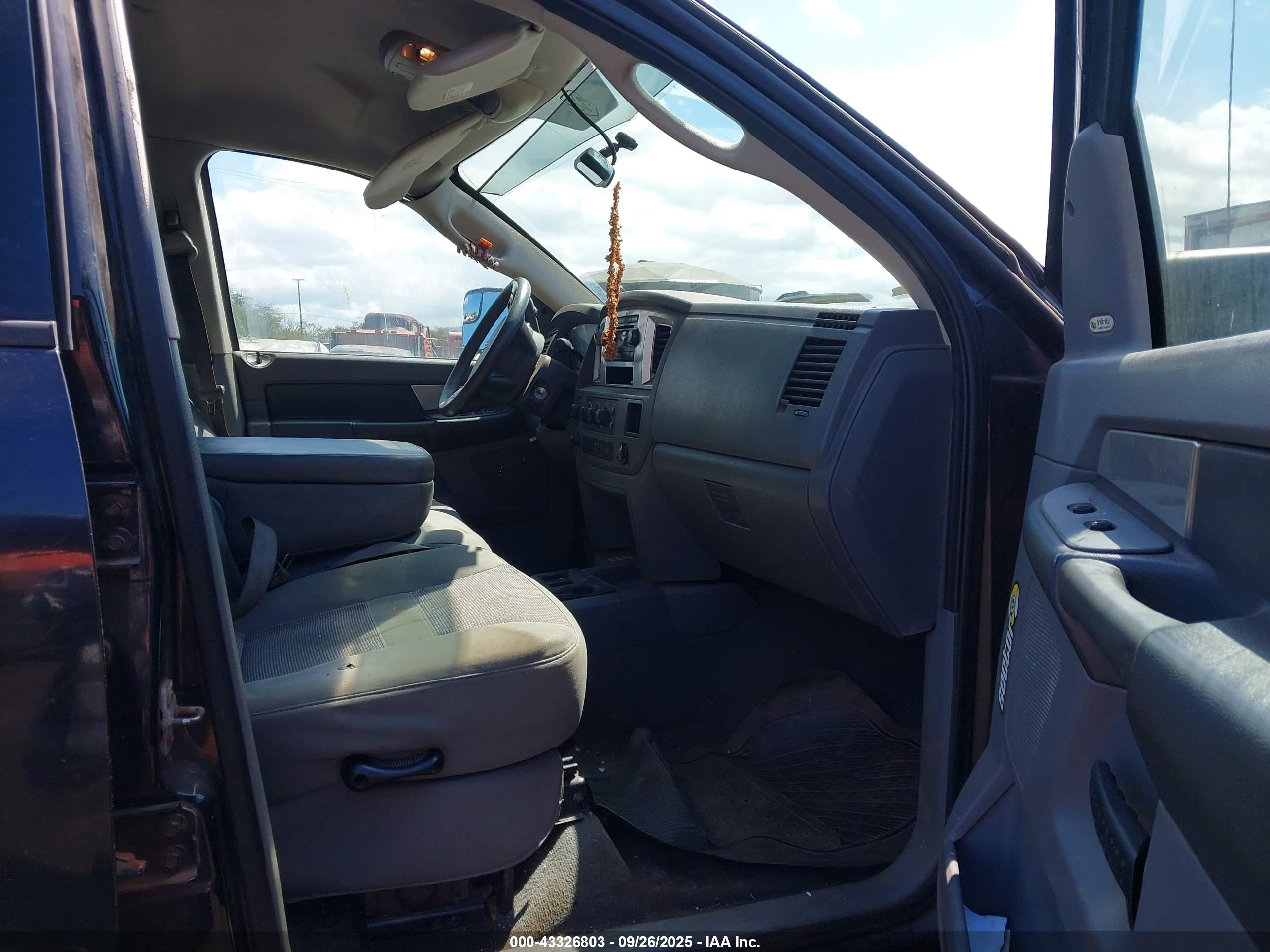 DODGE RAM image 5