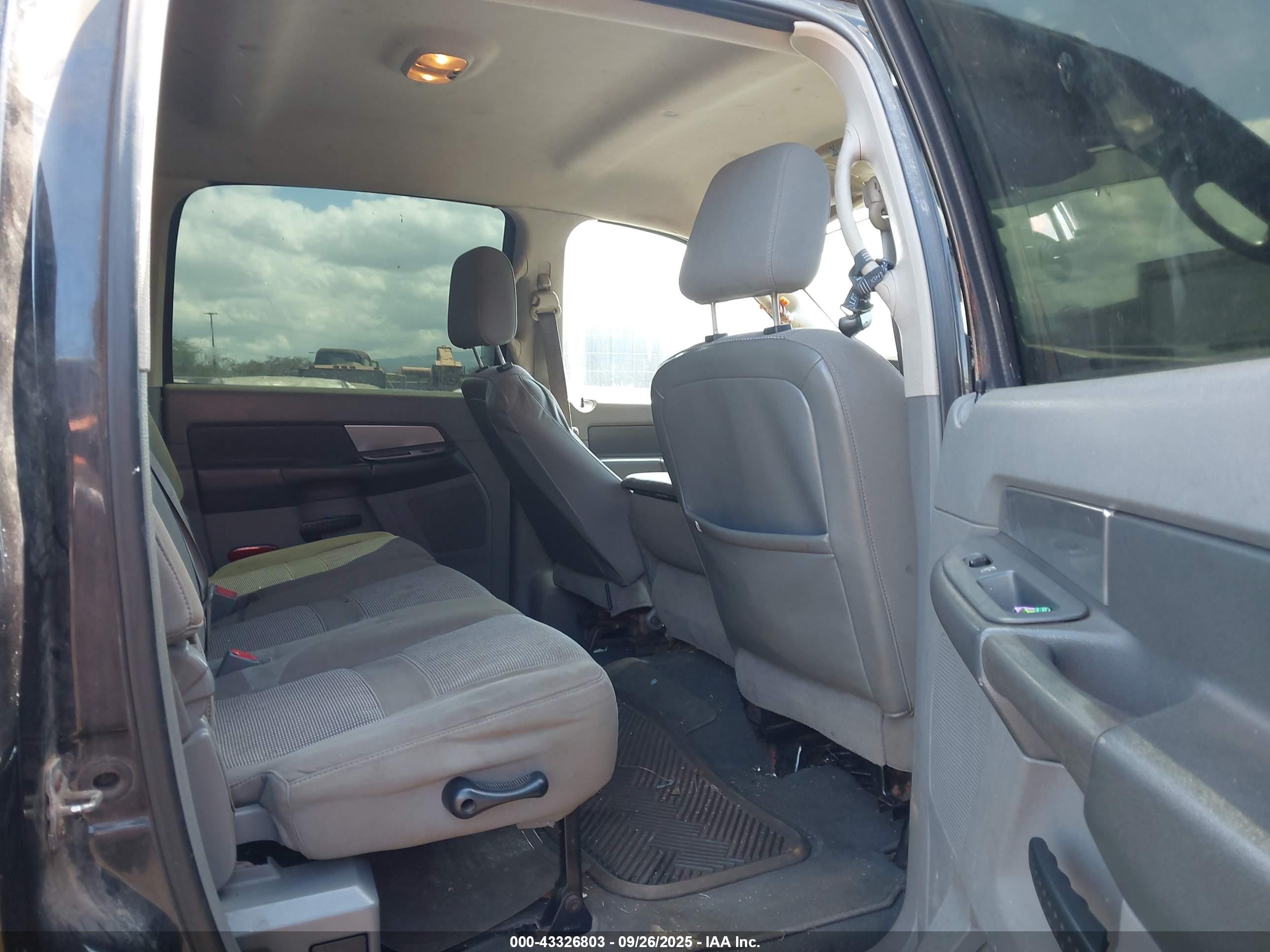 DODGE RAM image 8