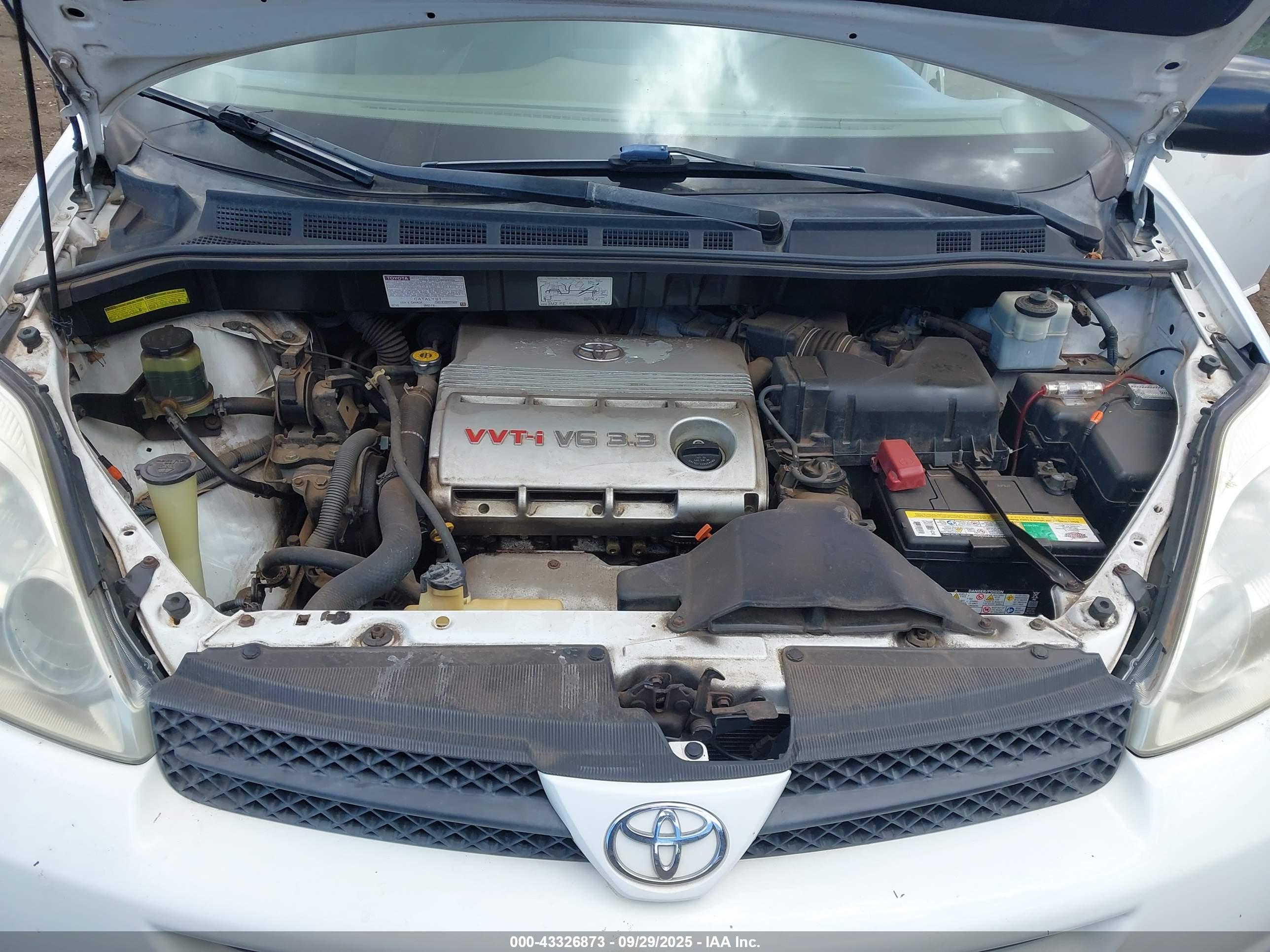 TOYOTA SIENNA image 10