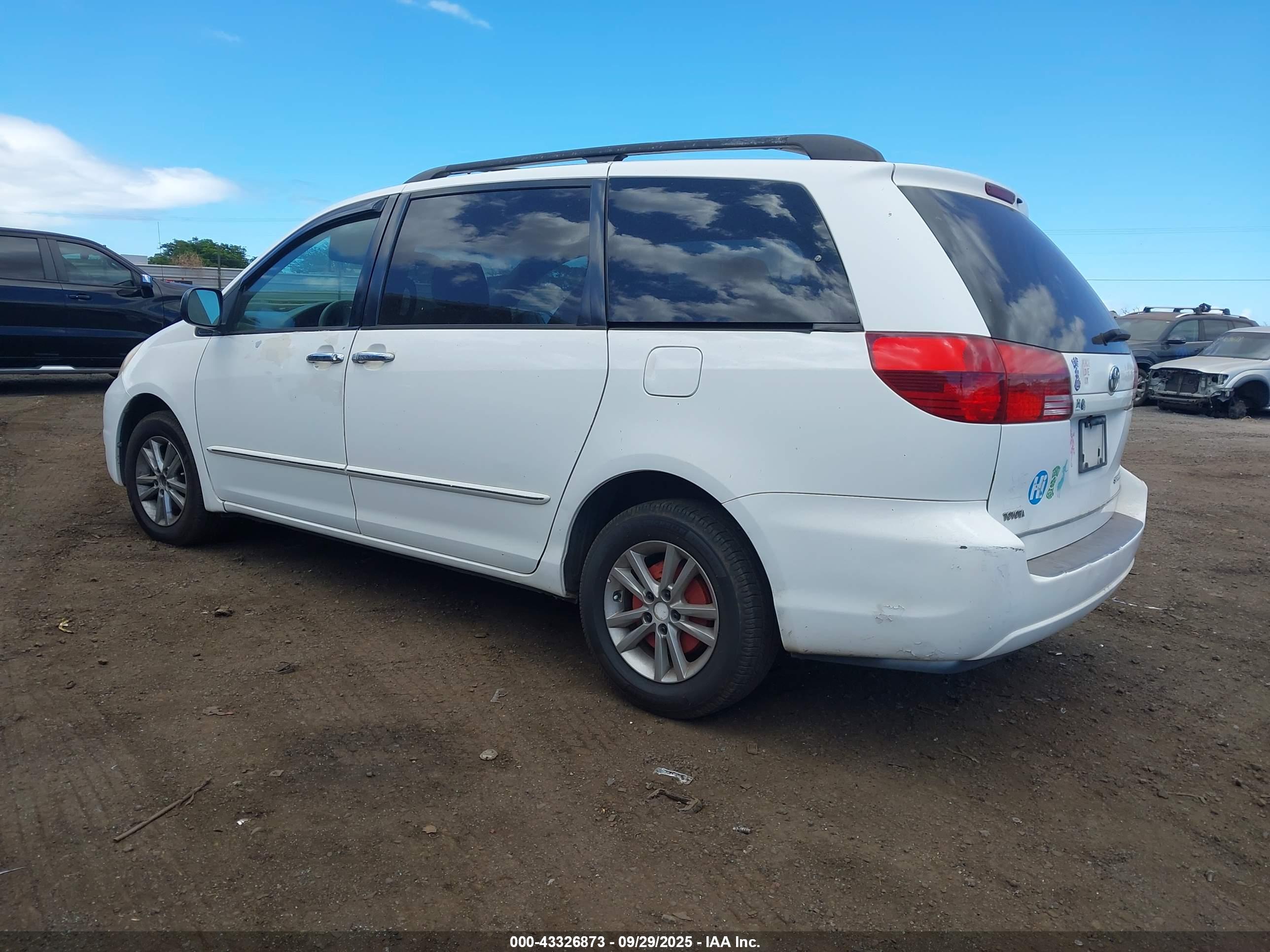 TOYOTA SIENNA image 3