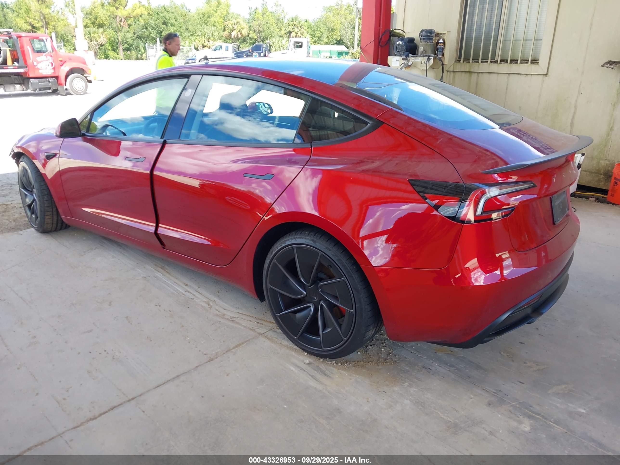 TESLA MODEL image 3