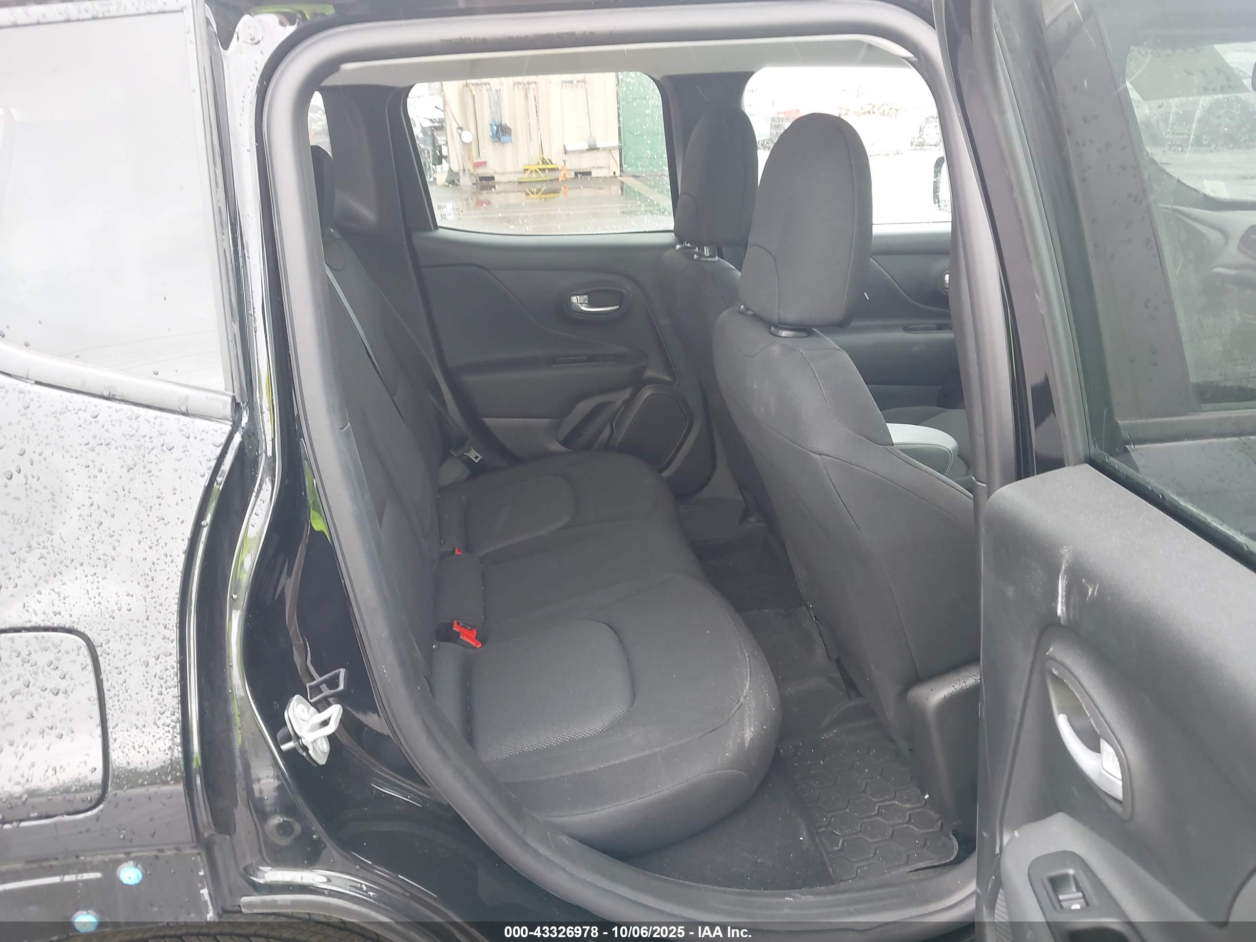 JEEP RENEGADE image 8