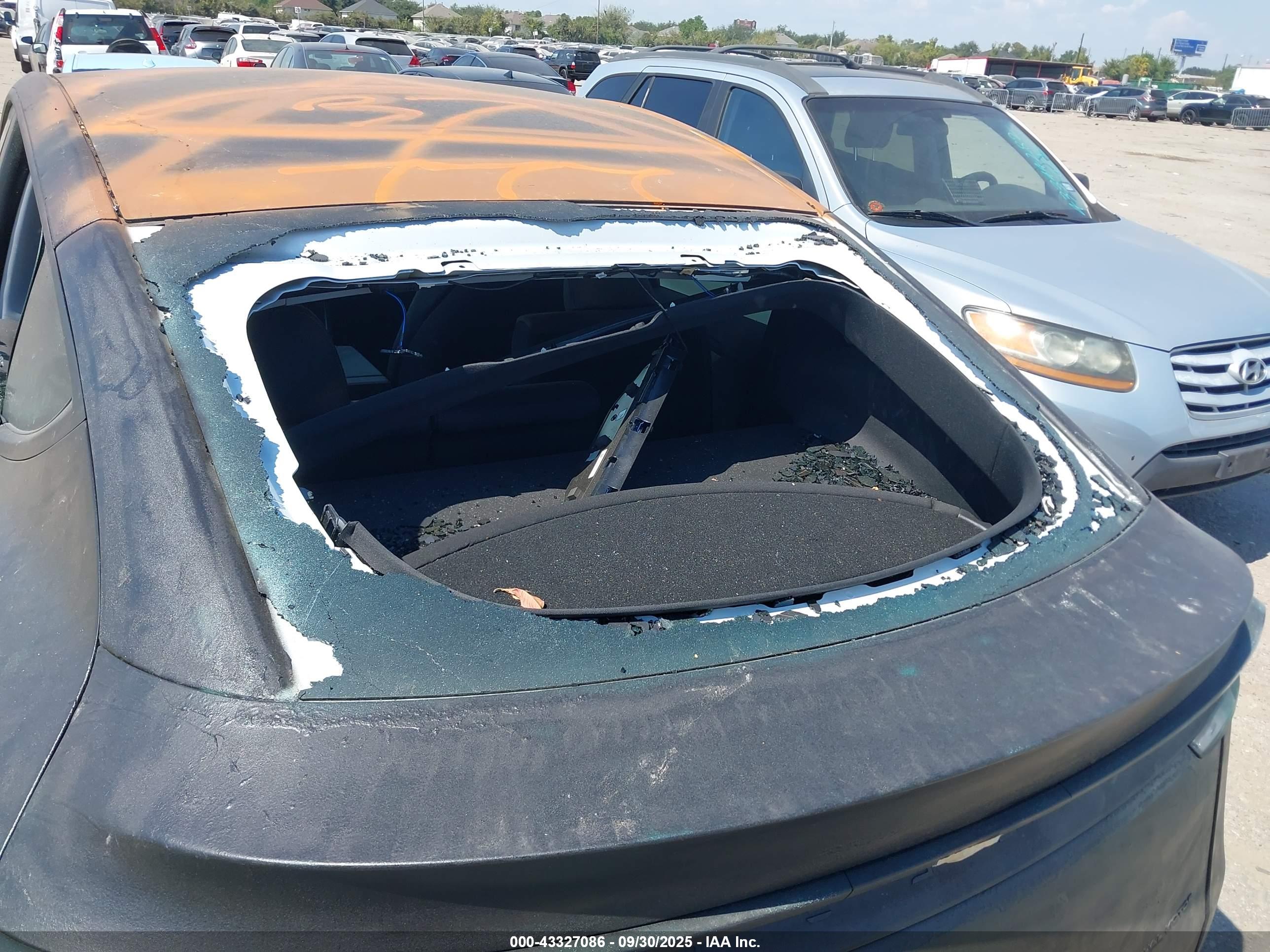 TESLA MODEL image 6