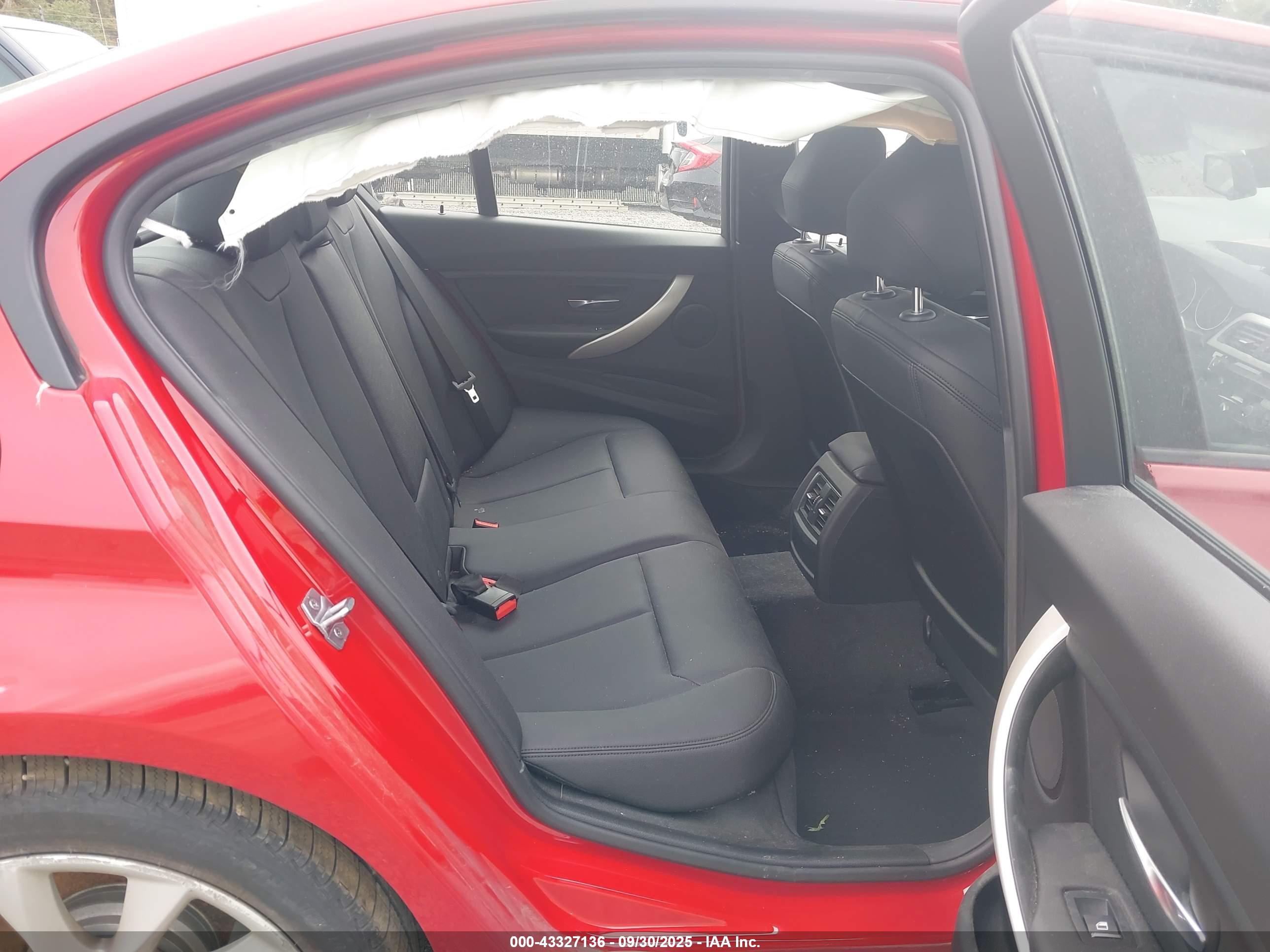 BMW 320I image 8