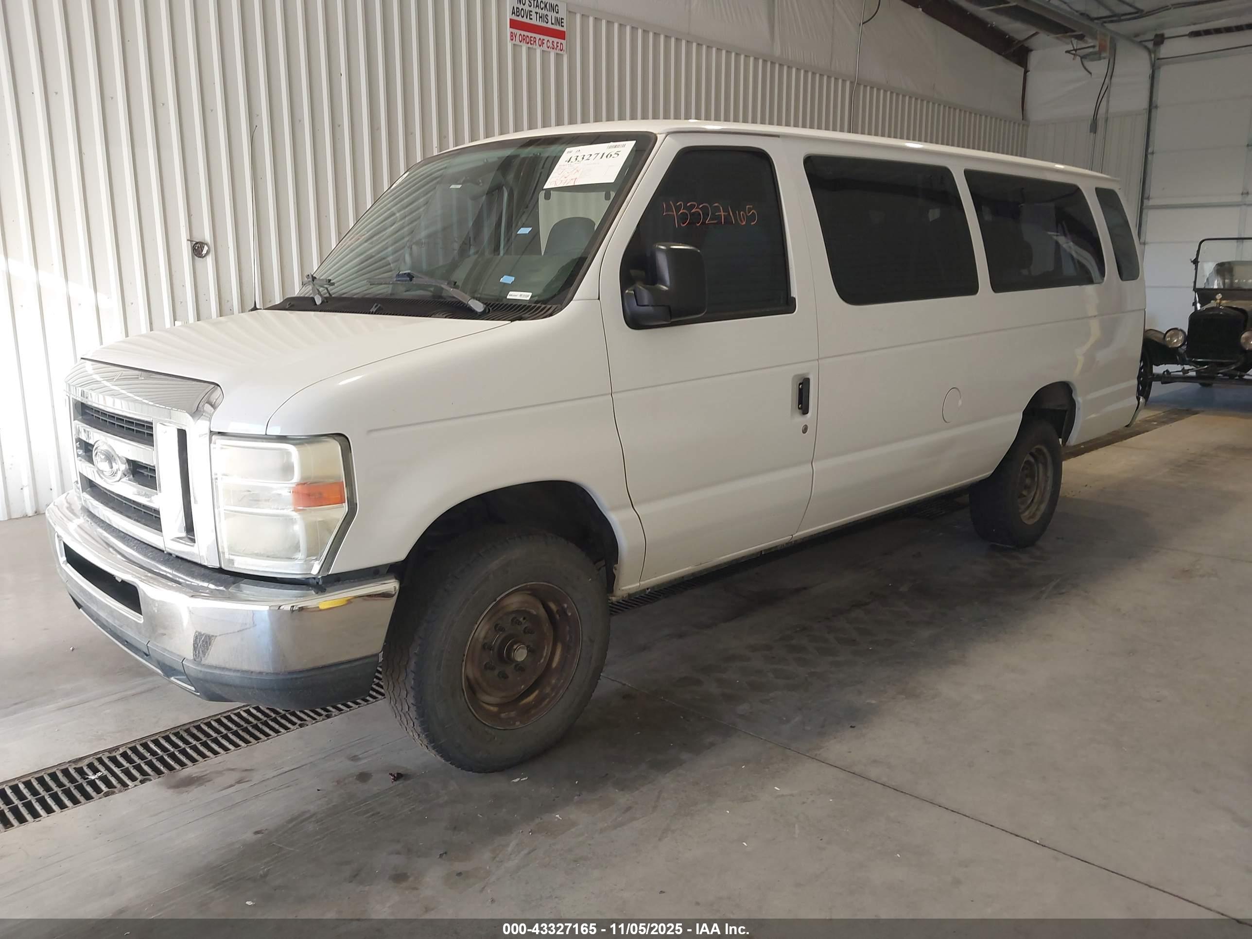 FORD E-350 image 2