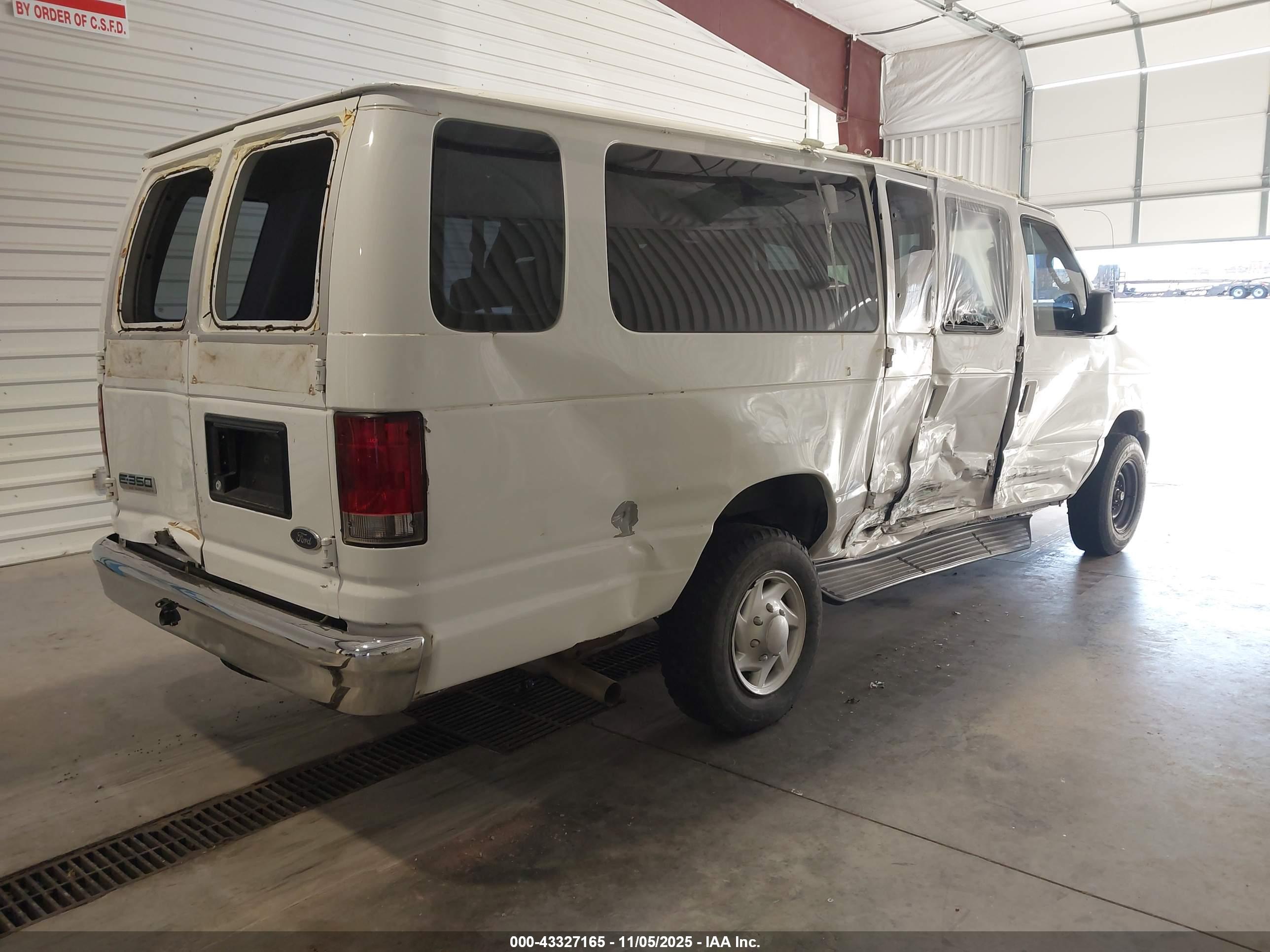 FORD E-350 image 4