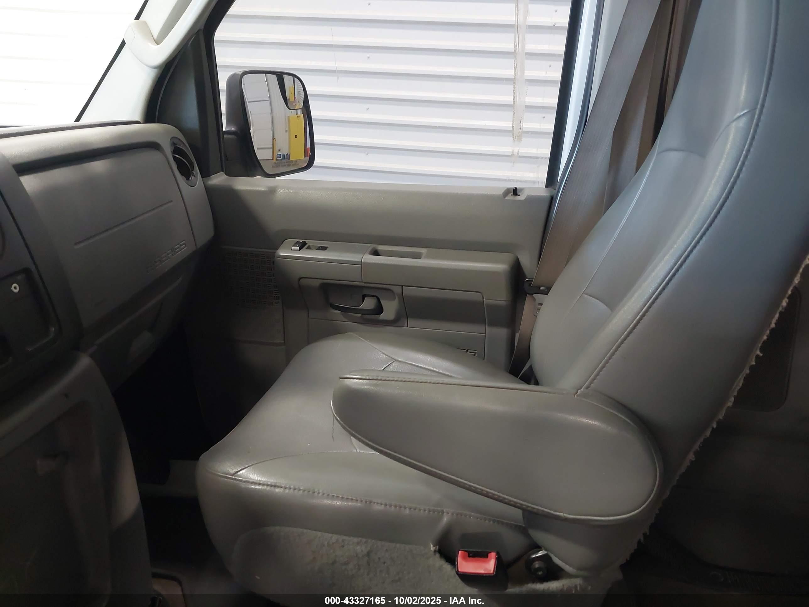 FORD E-350 image 5
