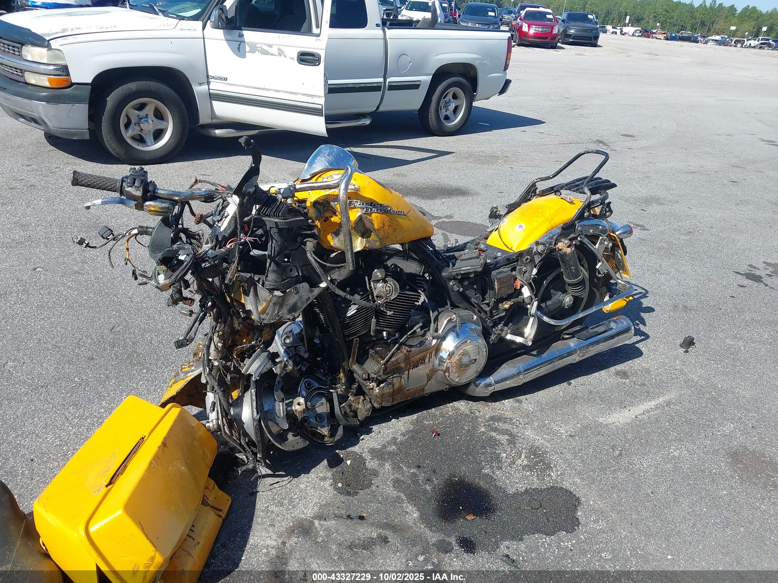 HARLEY-DAVIDSON FLHX image 2