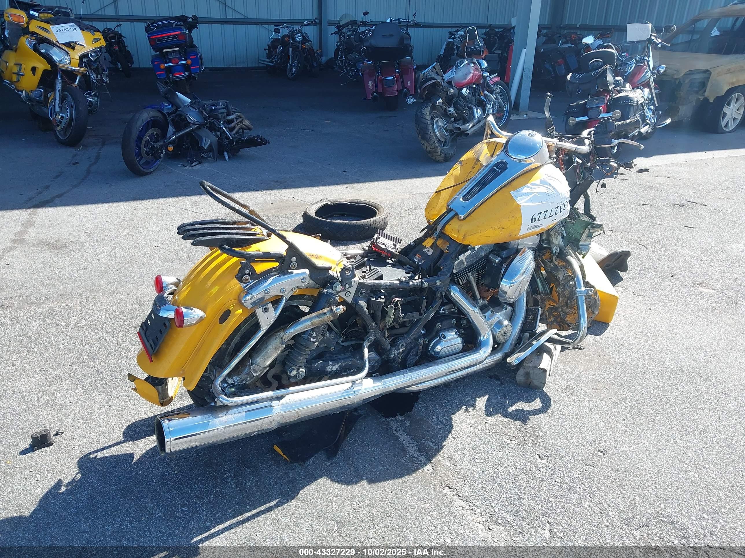 HARLEY-DAVIDSON FLHX image 4