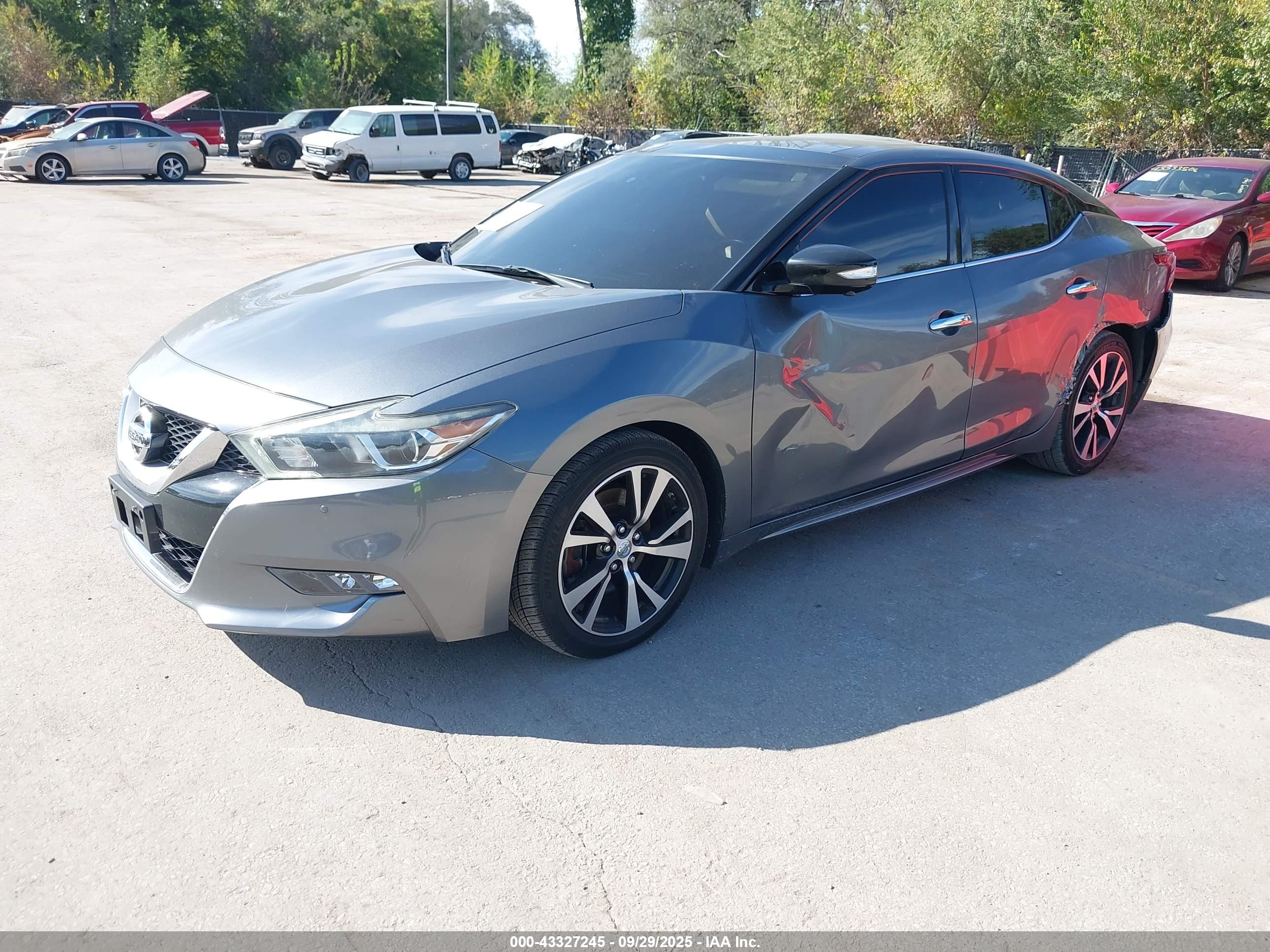NISSAN MAXIMA image 2