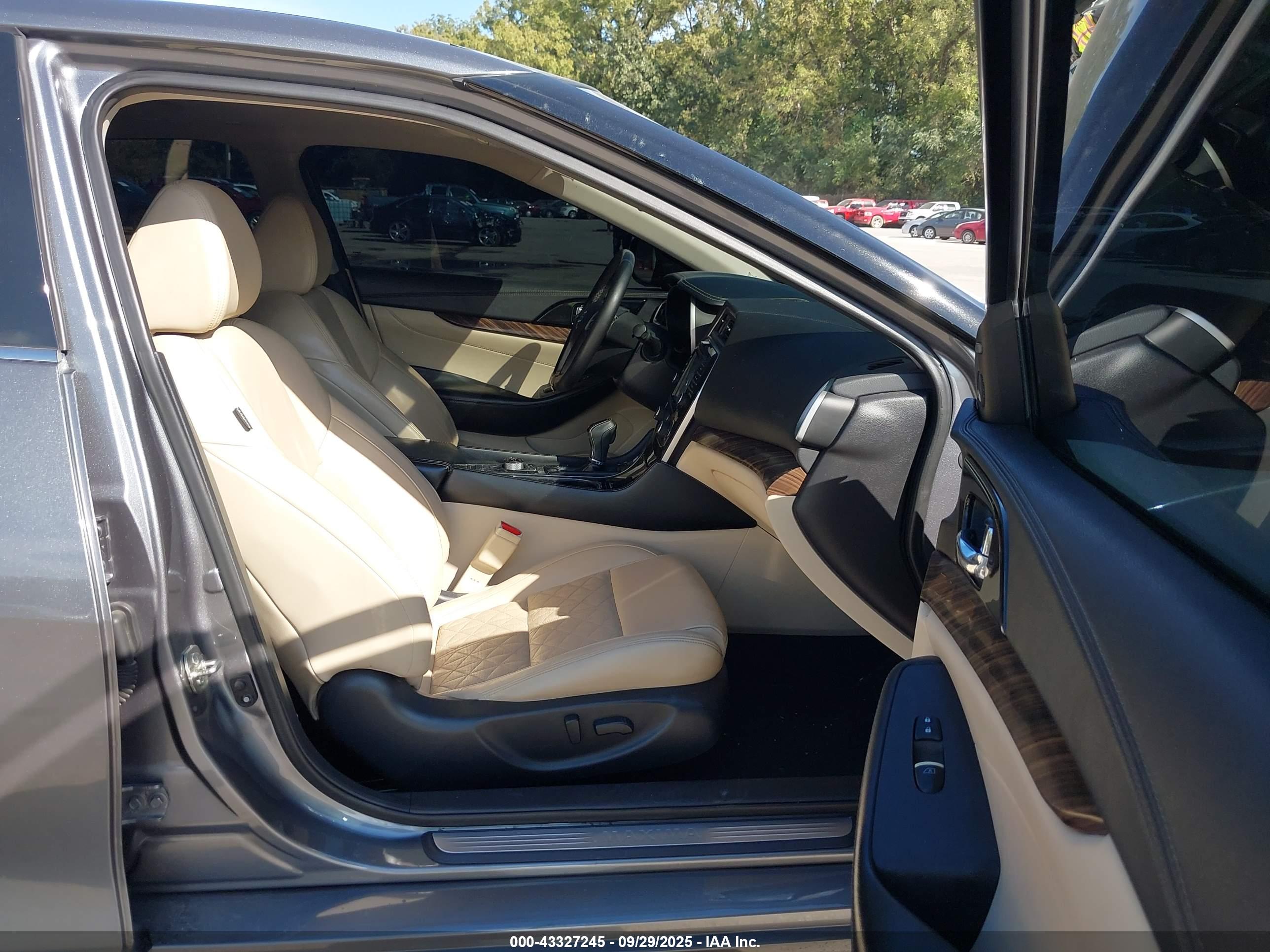 NISSAN MAXIMA image 5