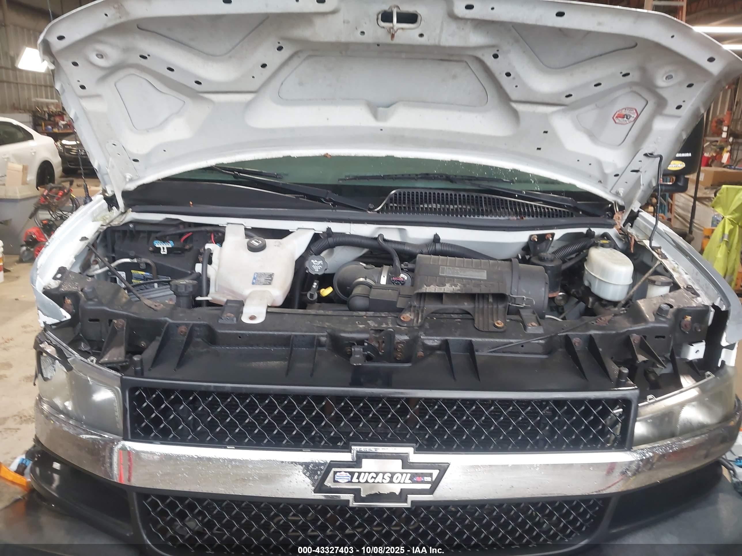 CHEVROLET EXPRESS image 10