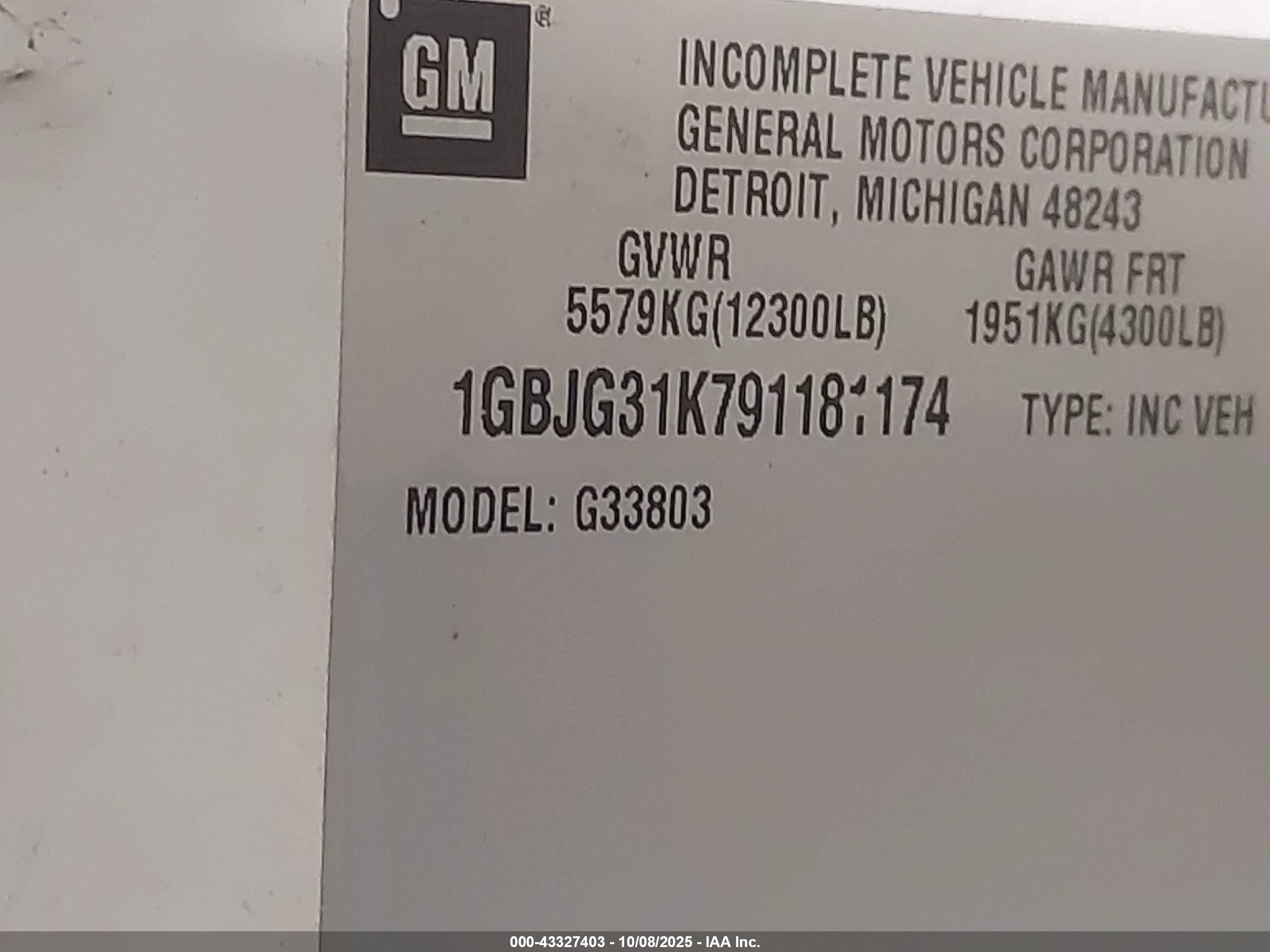 CHEVROLET EXPRESS image 9