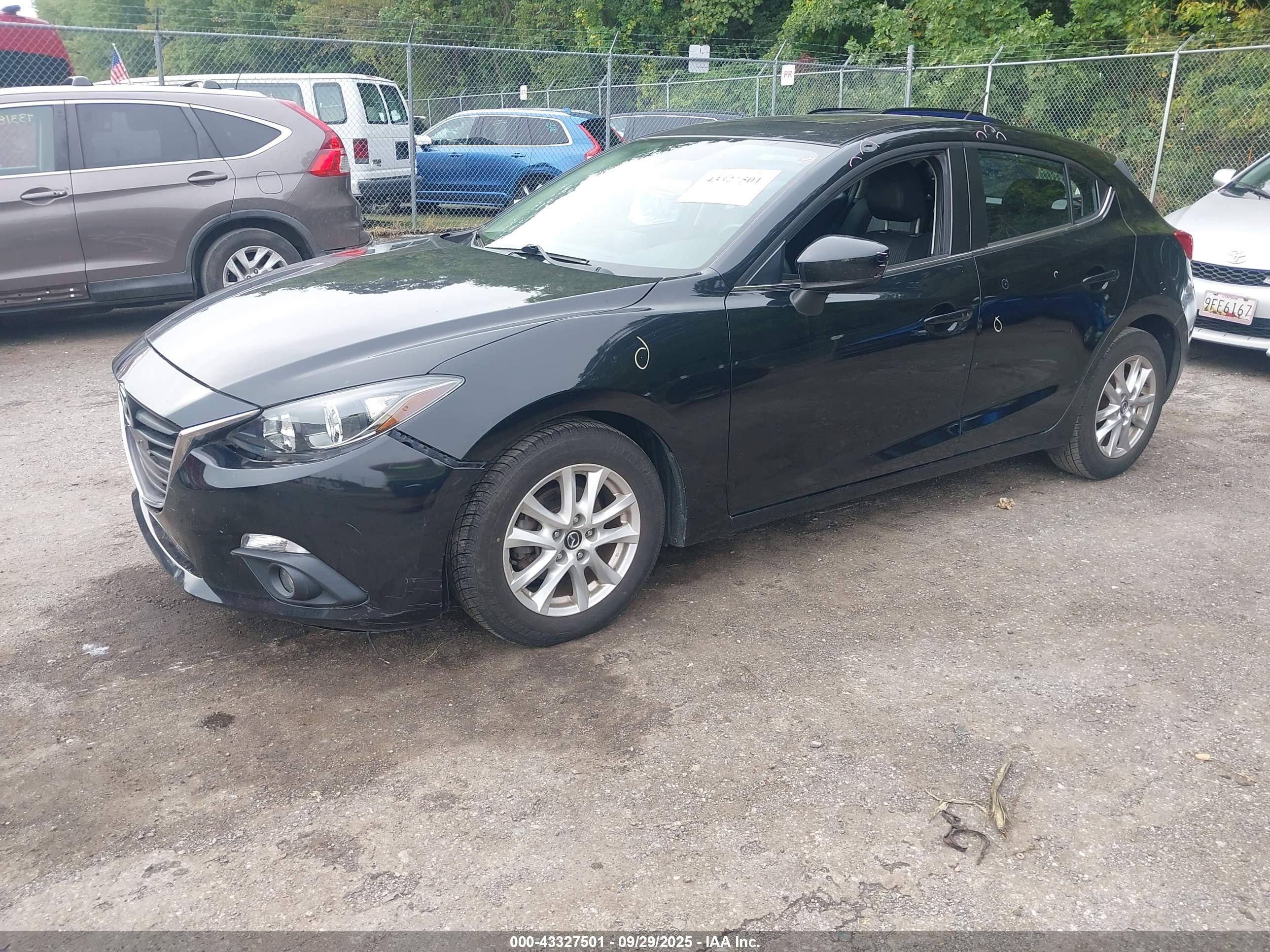 MAZDA MAZDA3 image 2