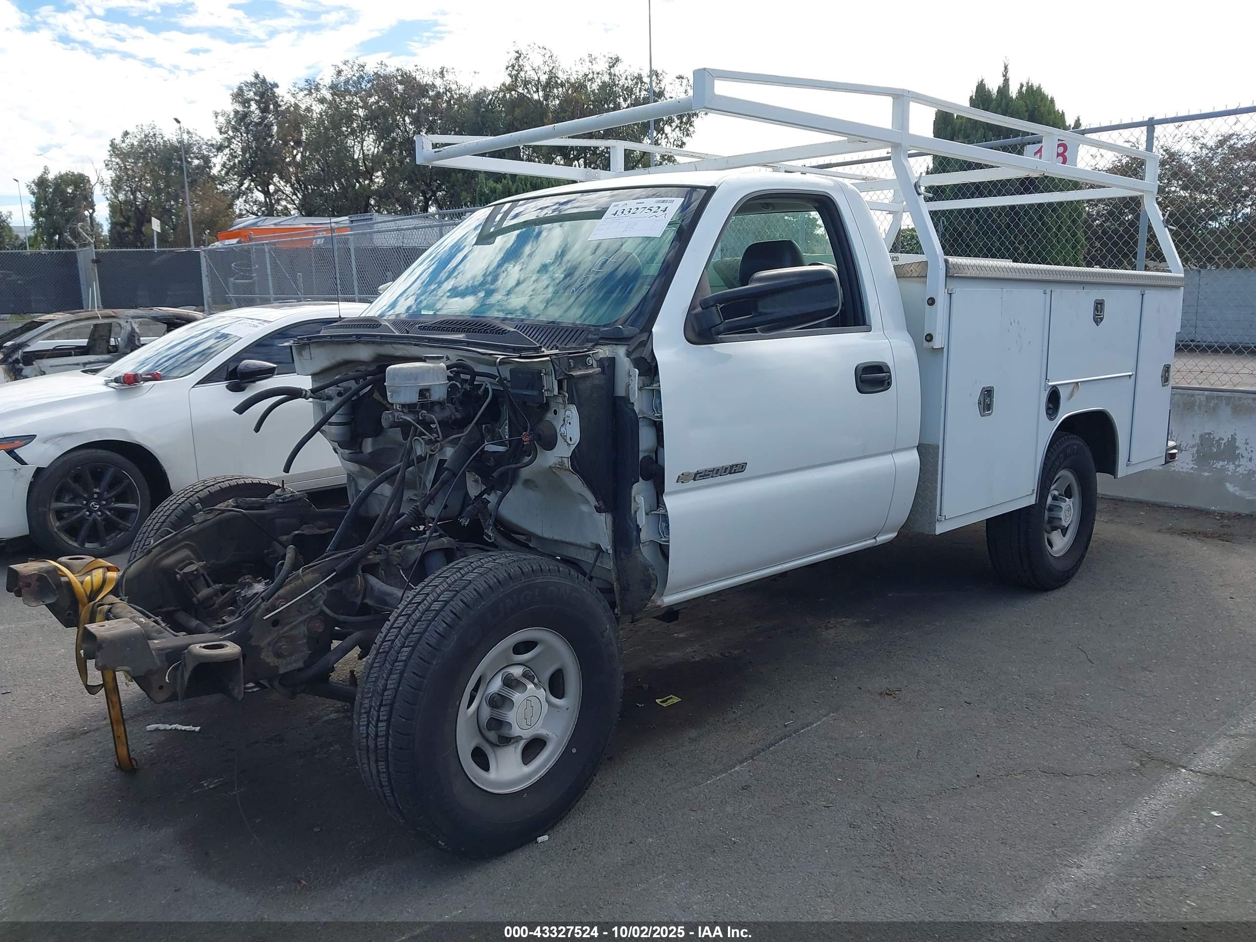 CHEVROLET SILVERADO image 2