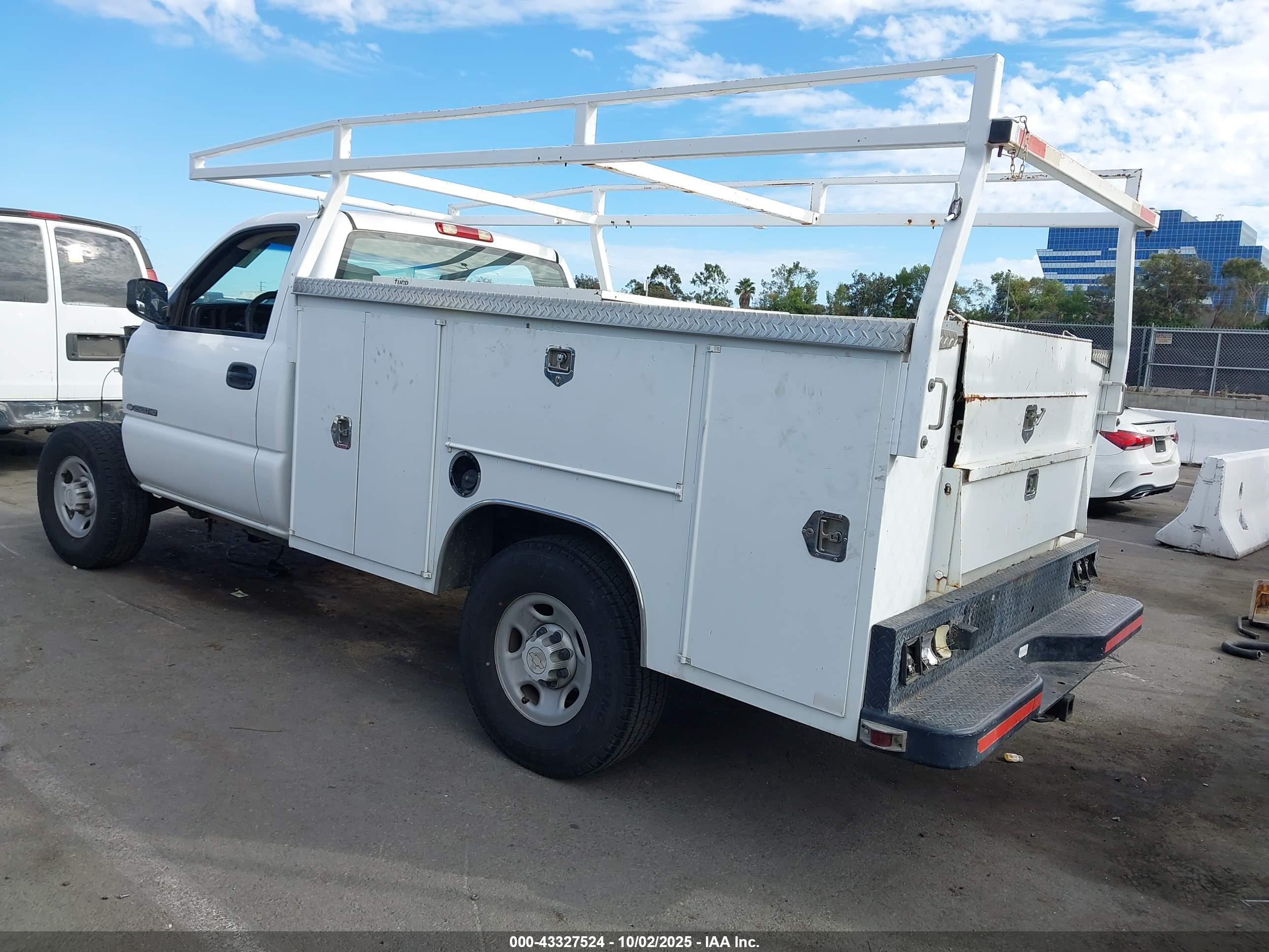 CHEVROLET SILVERADO image 3