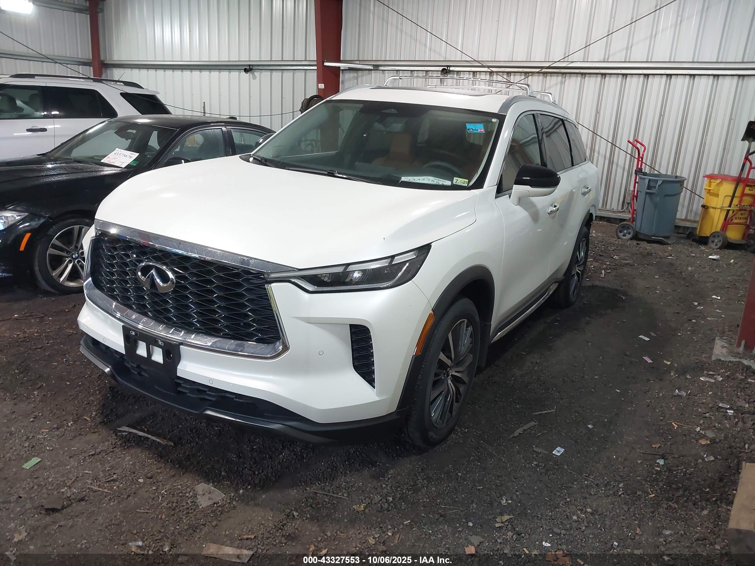 INFINITI QX60 image 2