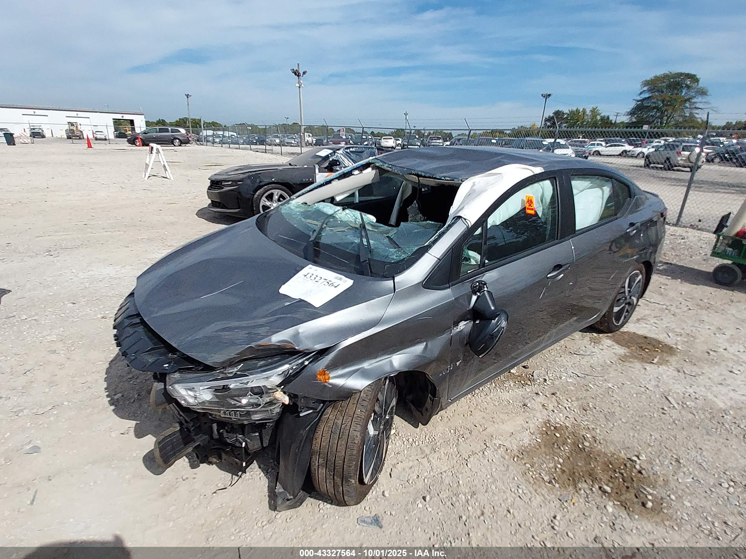 NISSAN VERSA image 2
