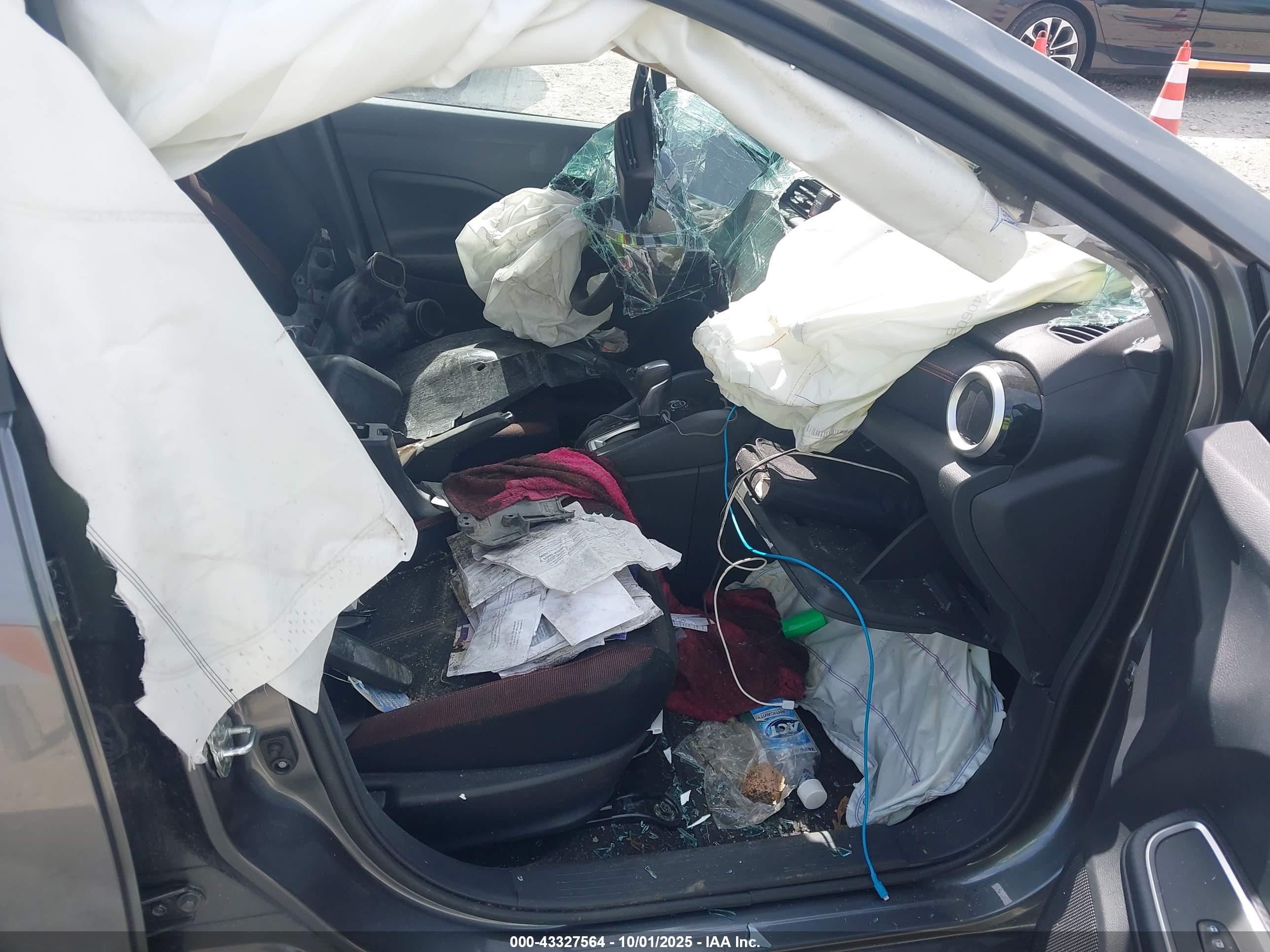 NISSAN VERSA image 5