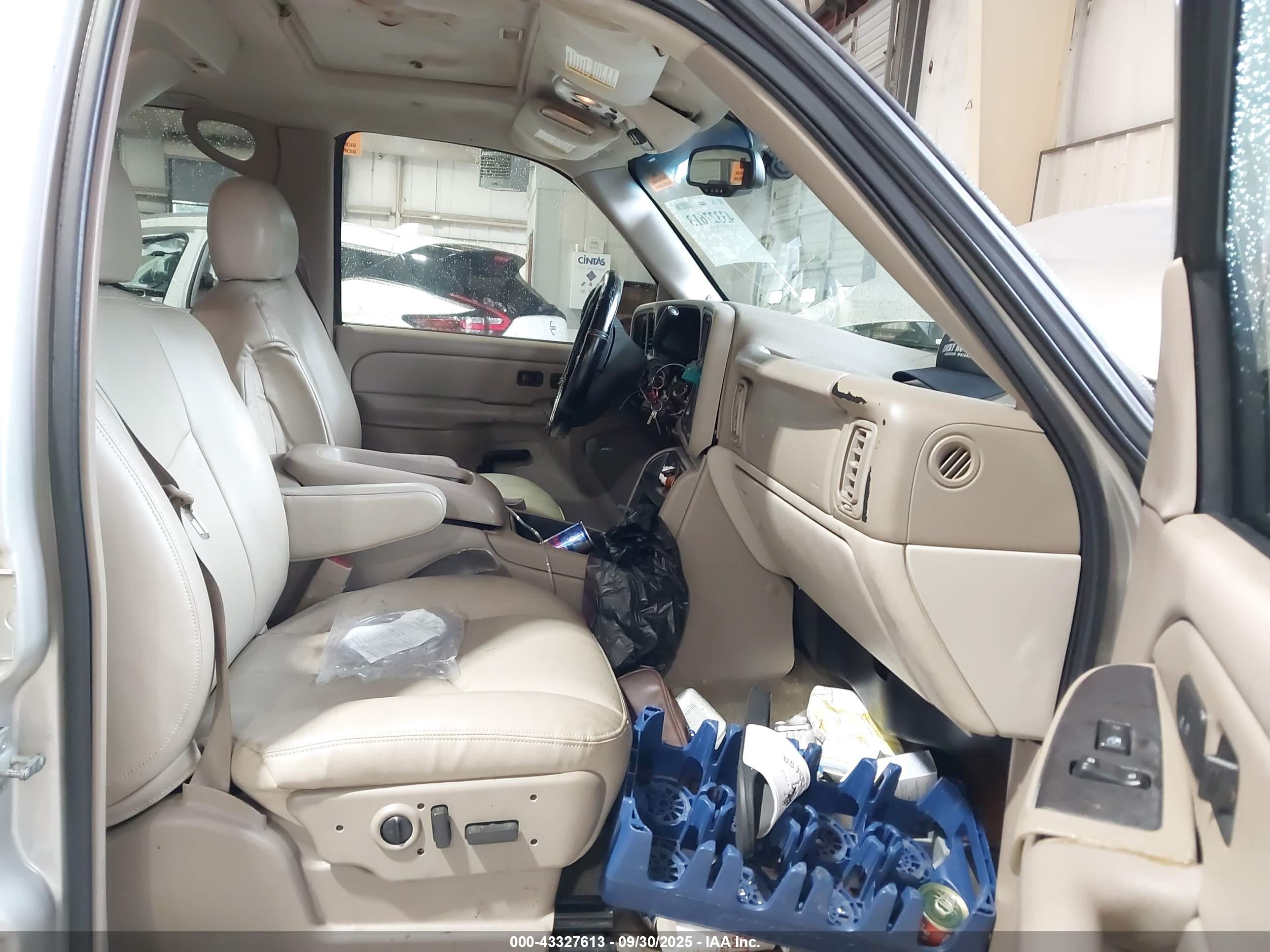 CHEVROLET TAHOE image 5