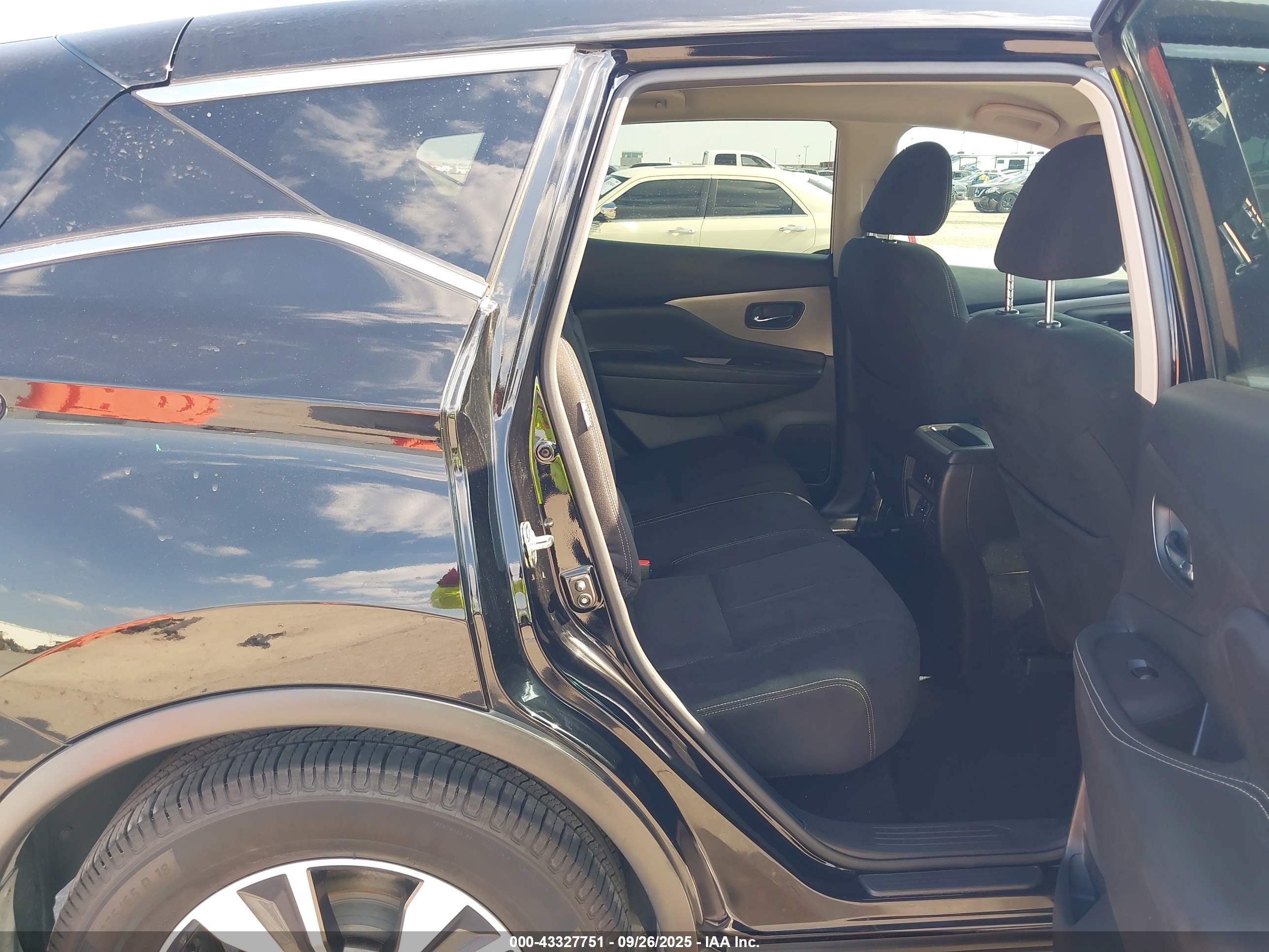 NISSAN MURANO image 8