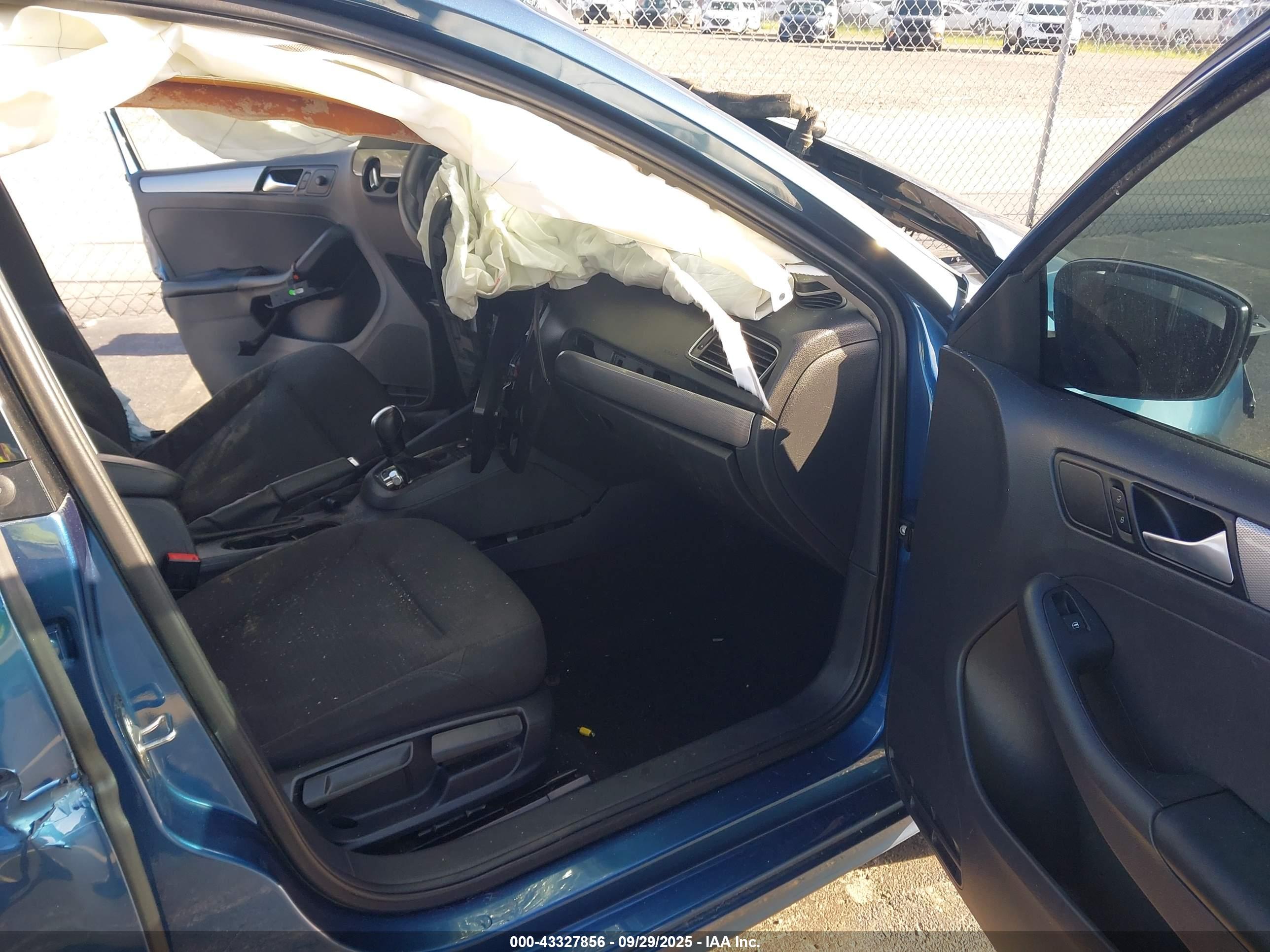 VOLKSWAGEN JETTA image 5