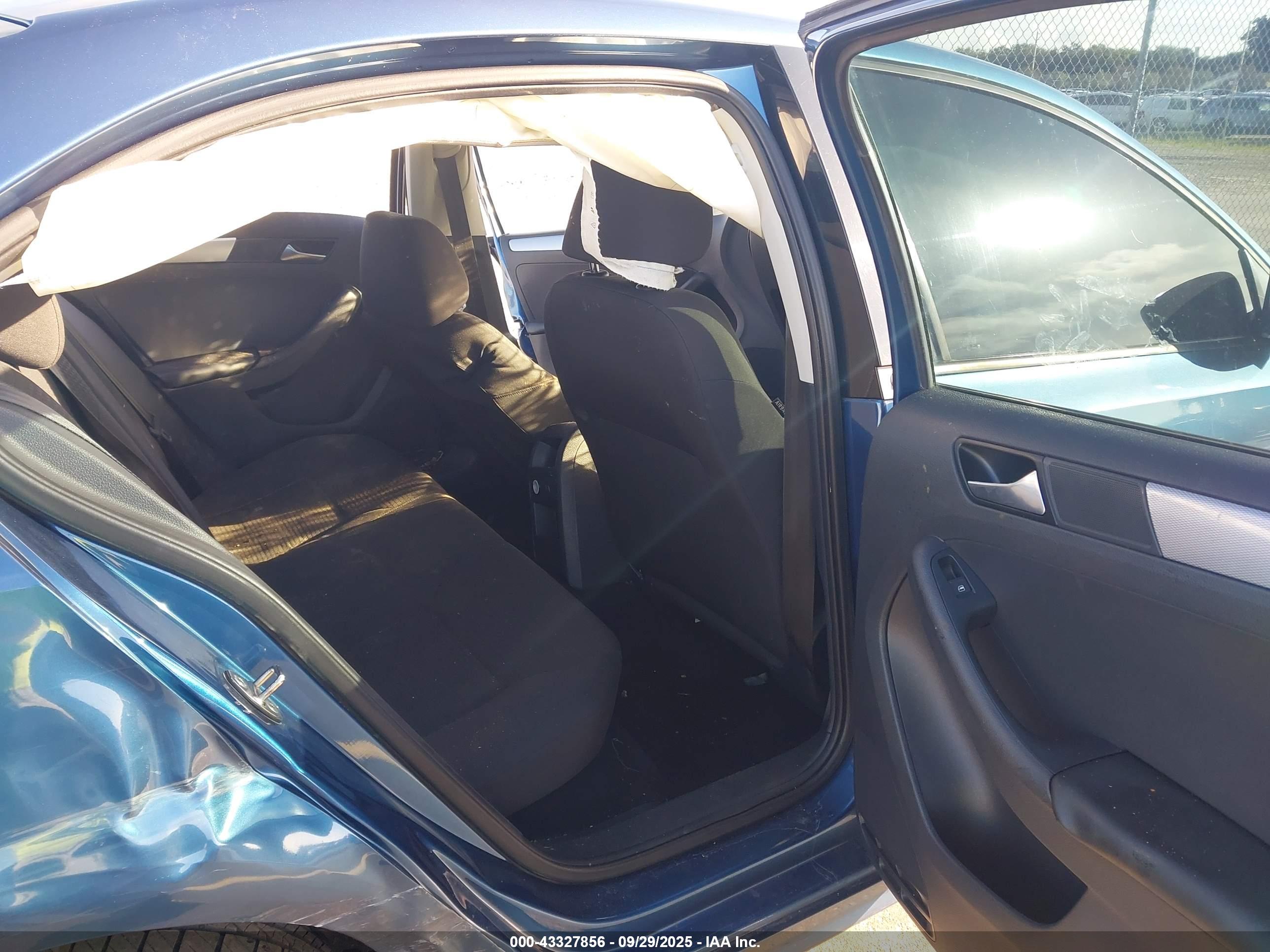 VOLKSWAGEN JETTA image 8