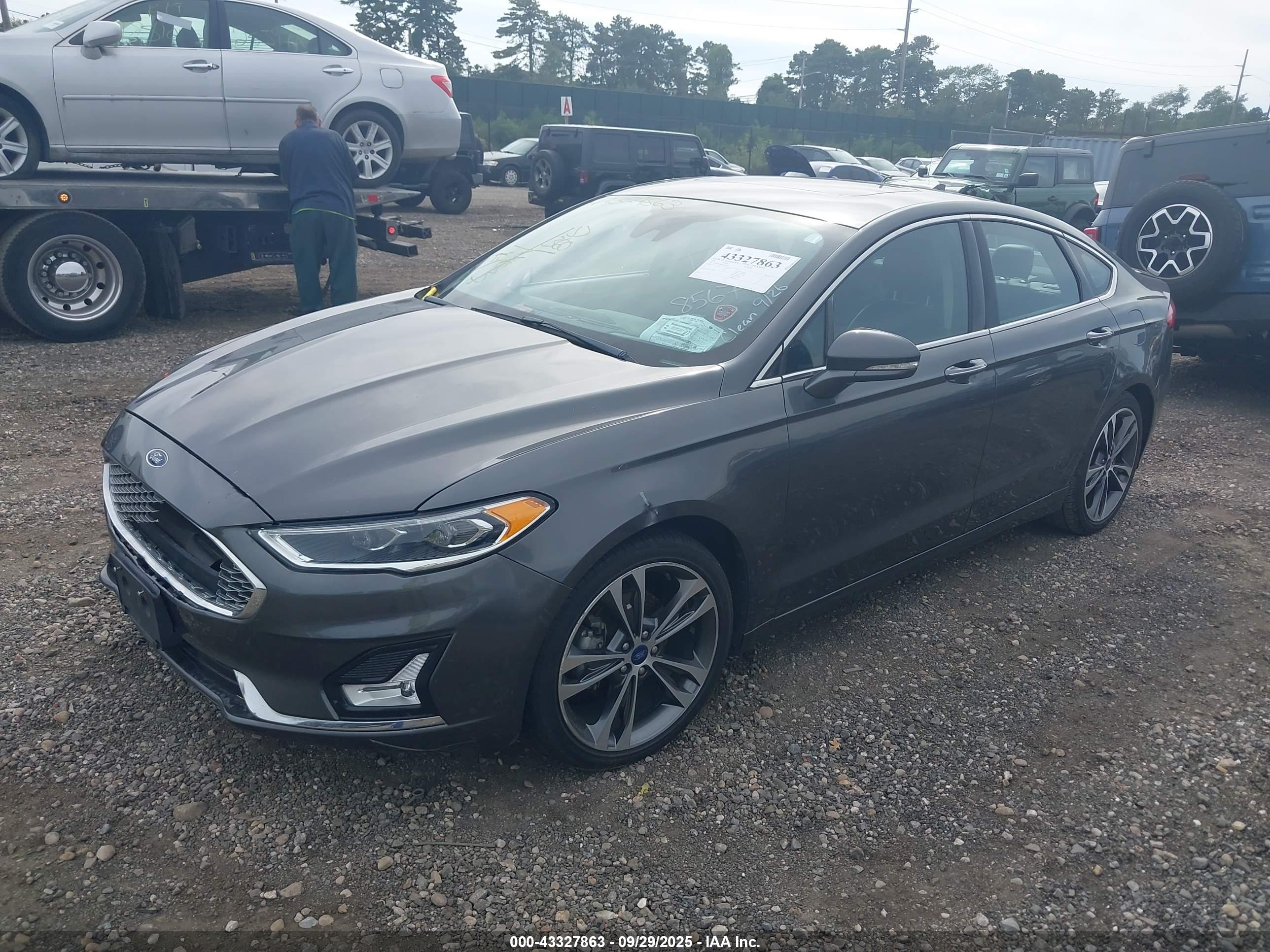 FORD FUSION image 2