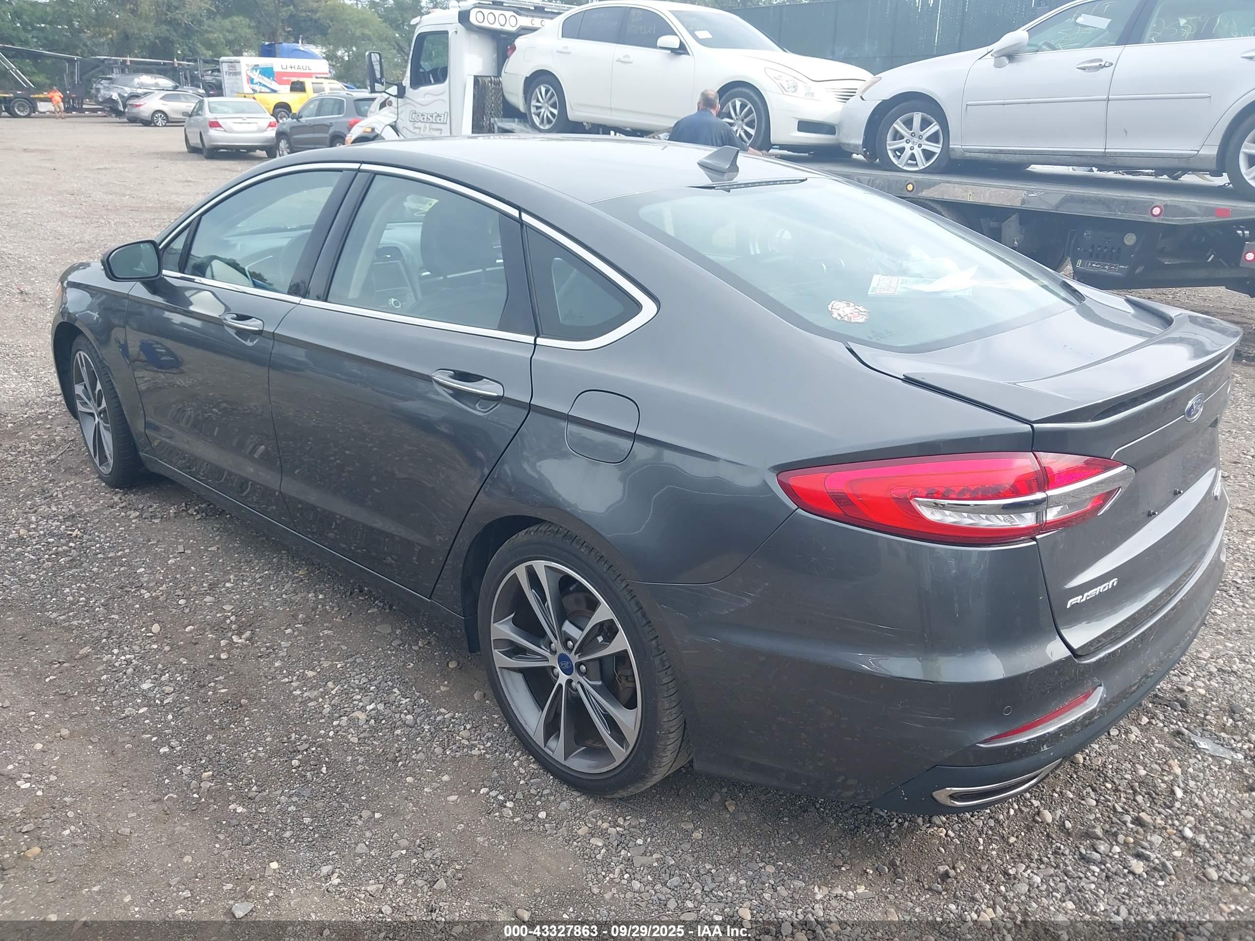 FORD FUSION image 3