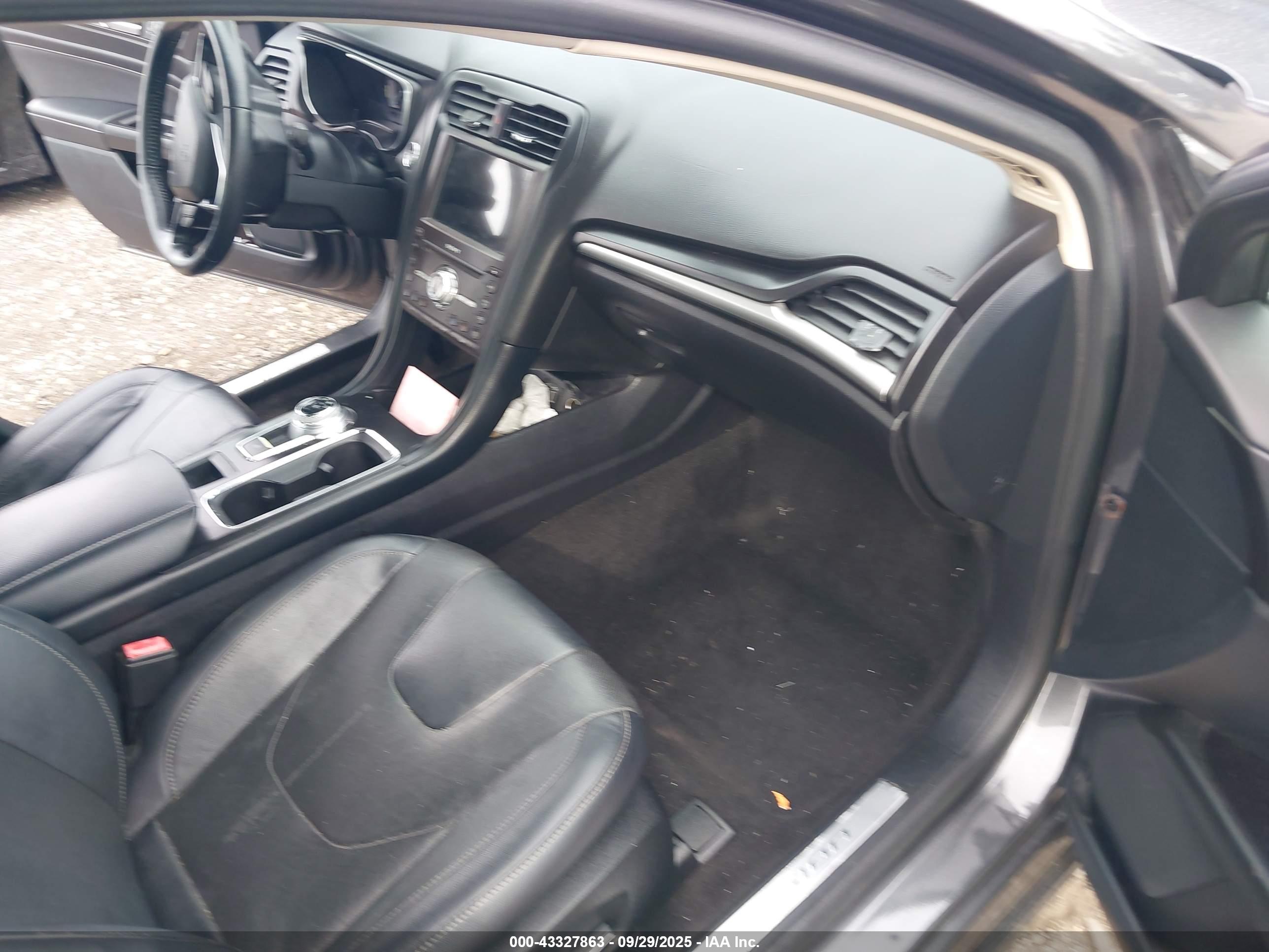 FORD FUSION image 5