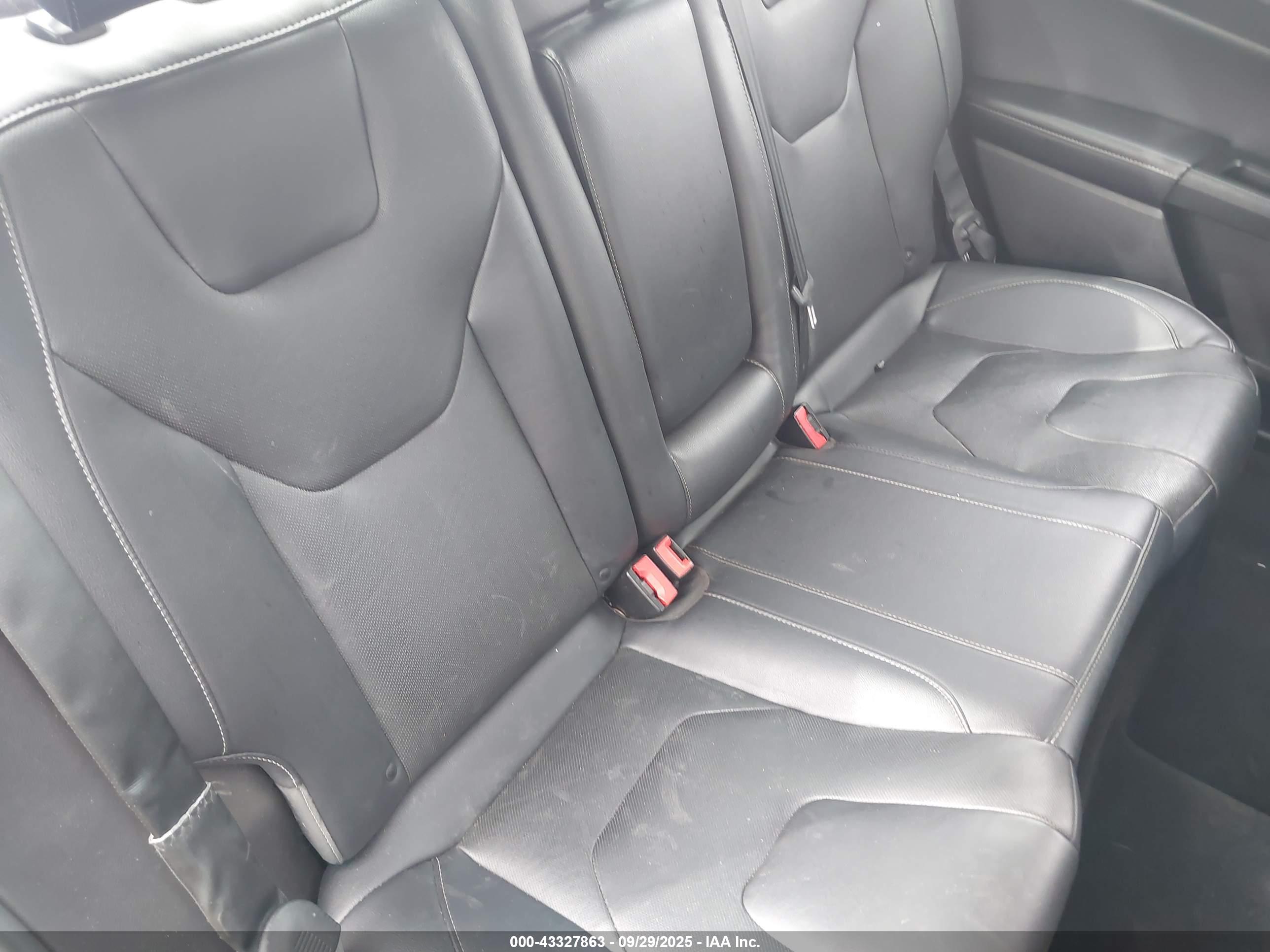 FORD FUSION image 8
