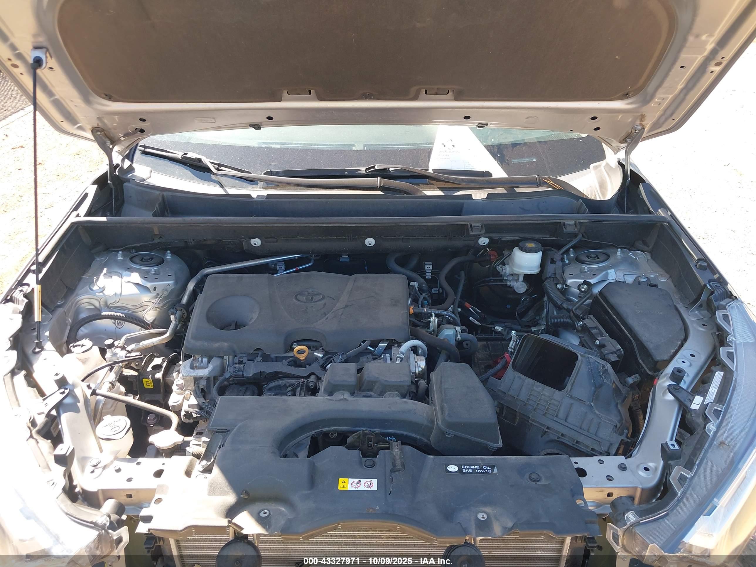 TOYOTA RAV4 image 10
