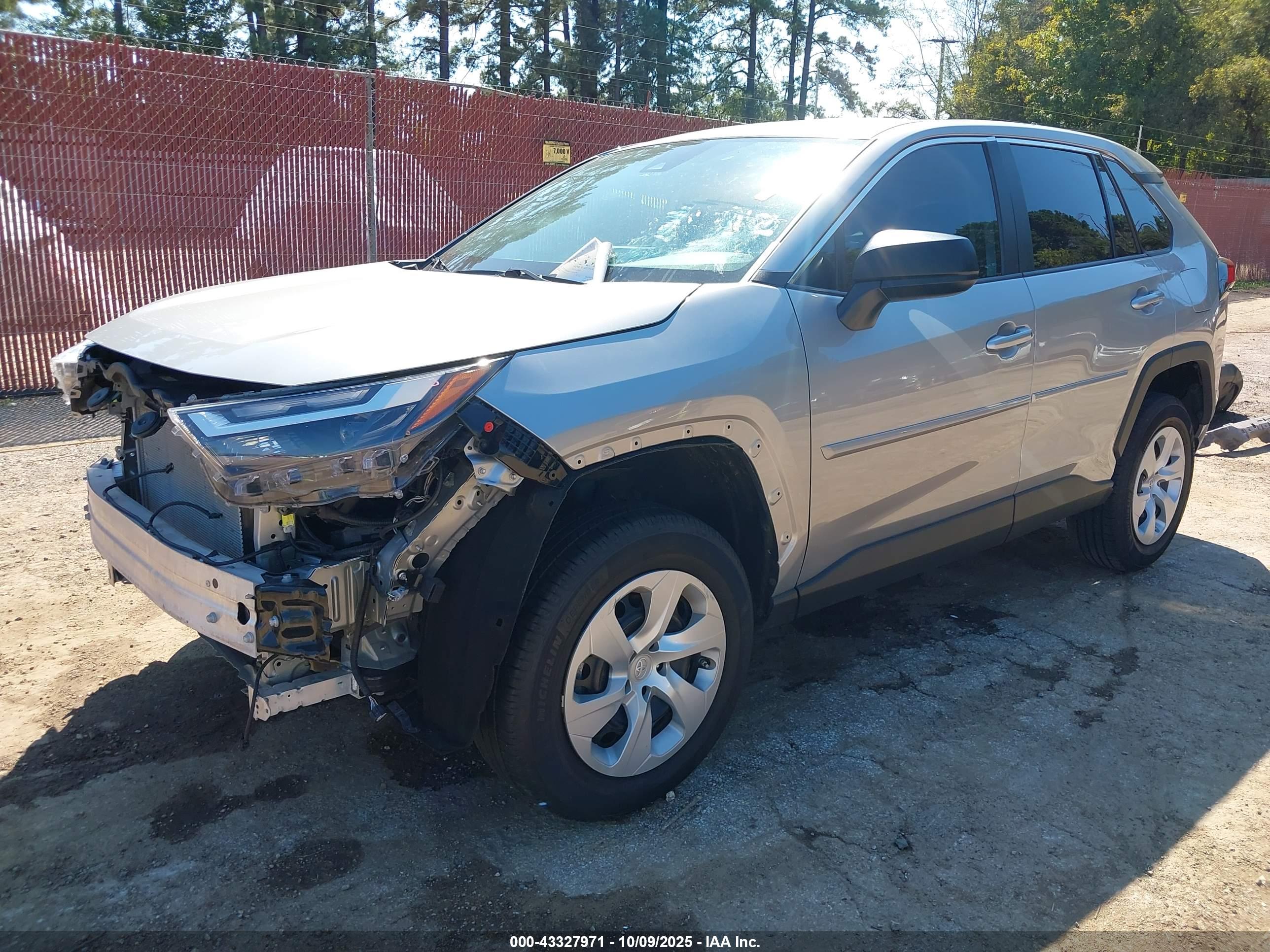 TOYOTA RAV4 image 2