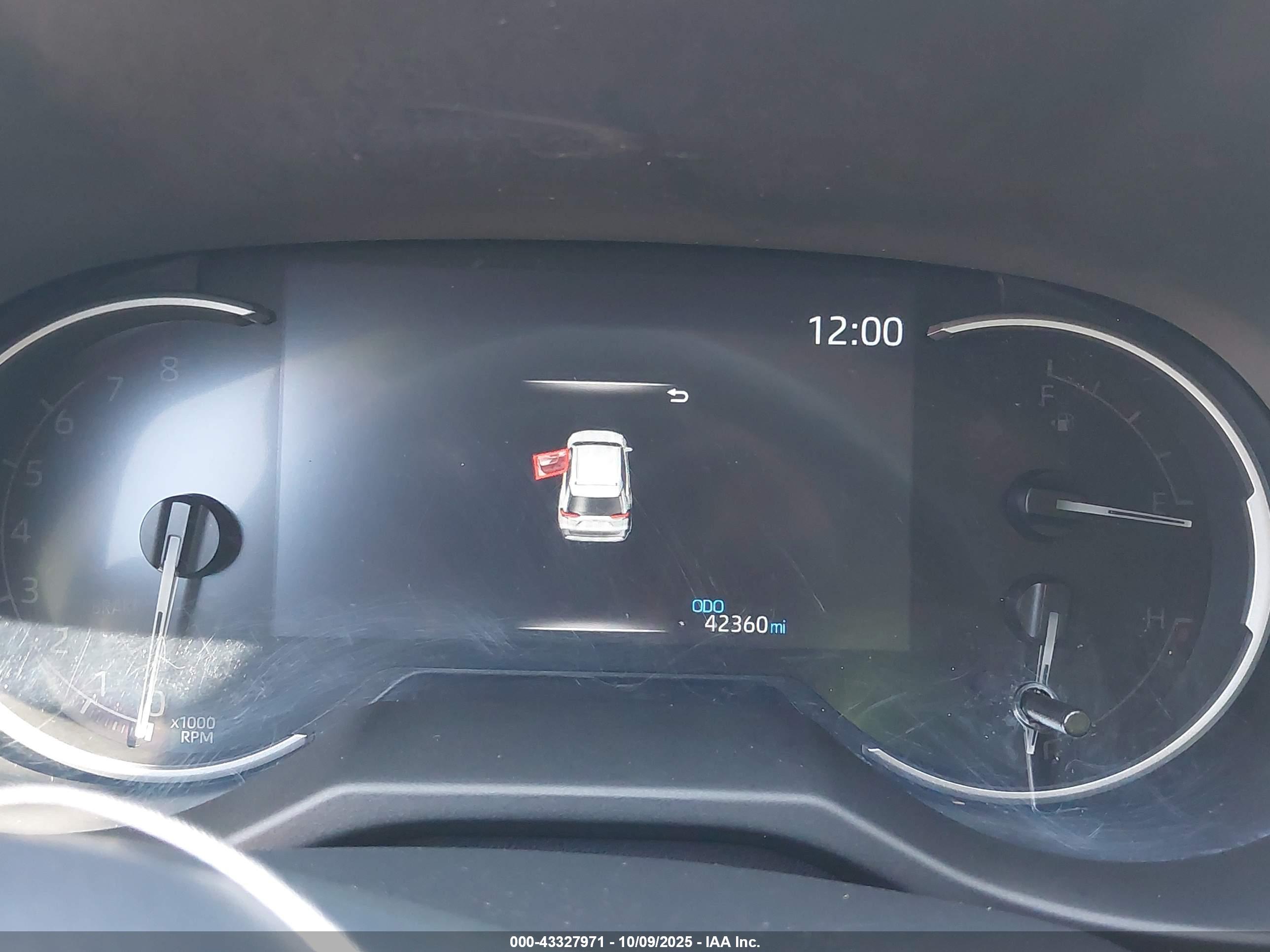 TOYOTA RAV4 image 7
