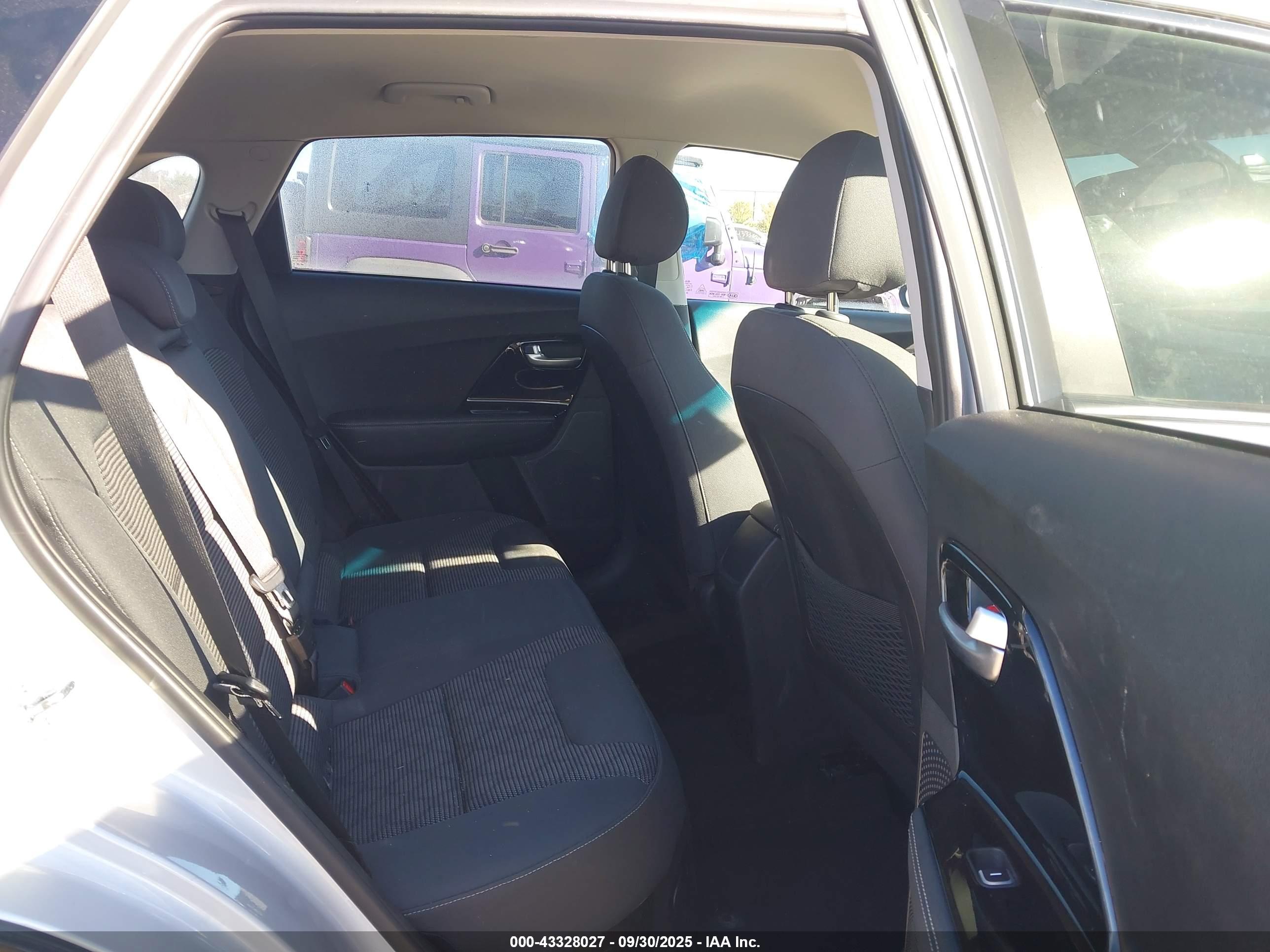 KIA NIRO image 8